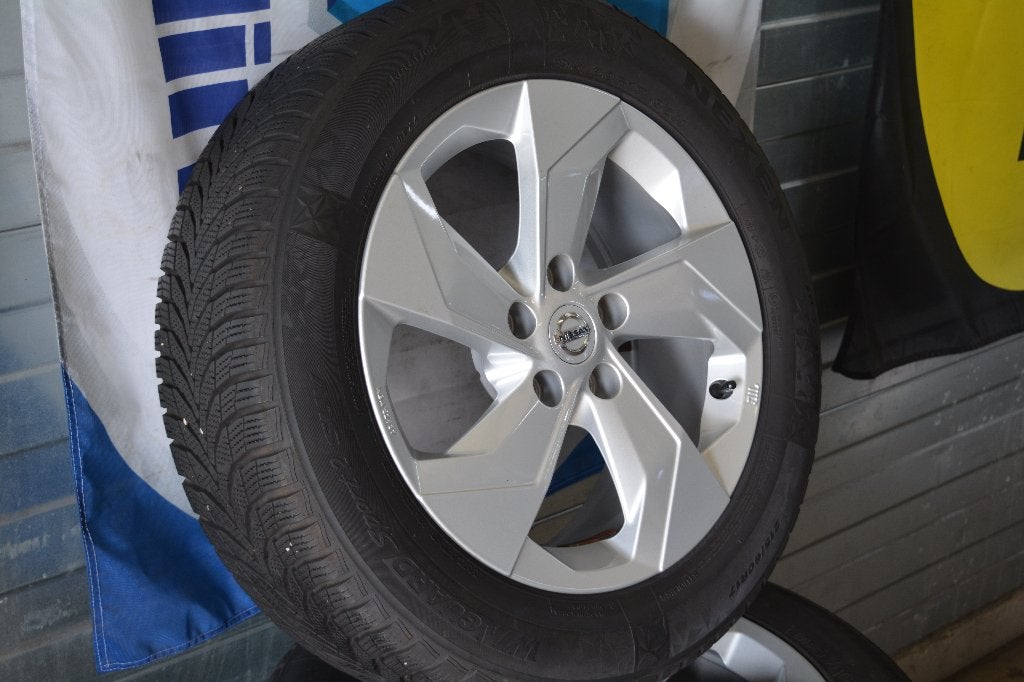 Originele "17" Winterset voor een Nissan Juke (vanaf 2010), Ophalen, Banden en Velgen, 17 inch, Winterbanden