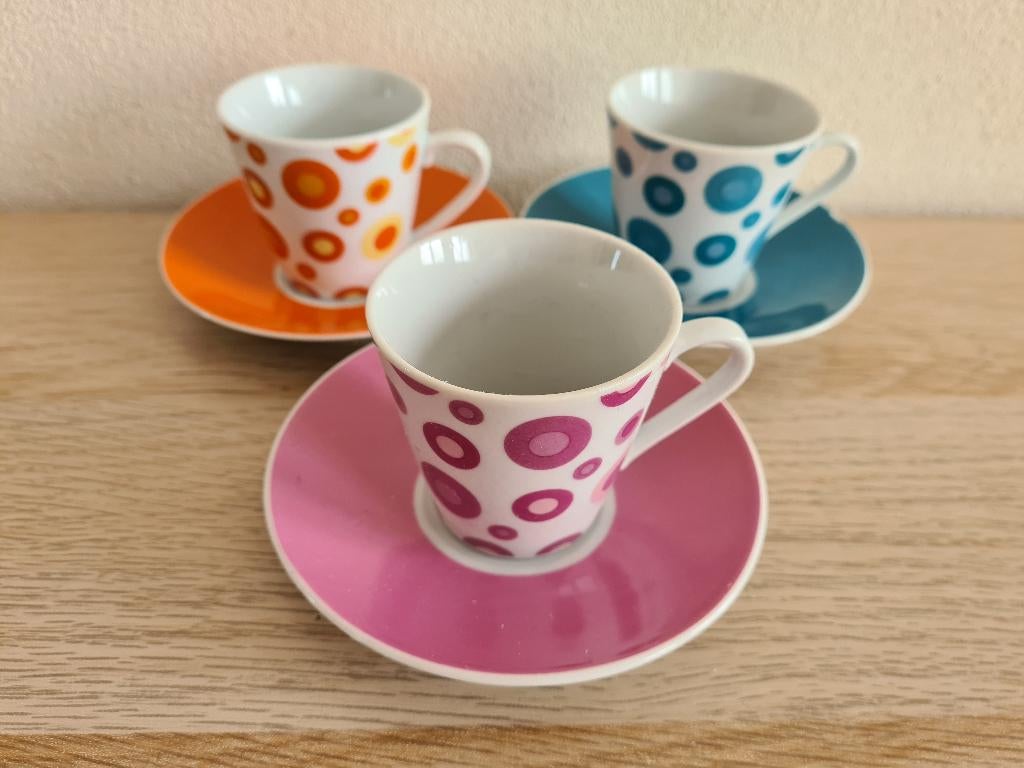 Vintage kop en schotel (blauw, oranje, roze) van "LBVYR", Huis en Inrichting, Keuken | Servies, Gebruikt, Ophalen of Verzenden