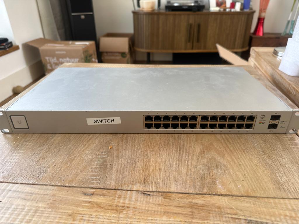 Ubiquiti UniFi Switch 24 (US-24) - 24-poorts Gigabit Switch, Ophalen of Verzenden, Gebruikt