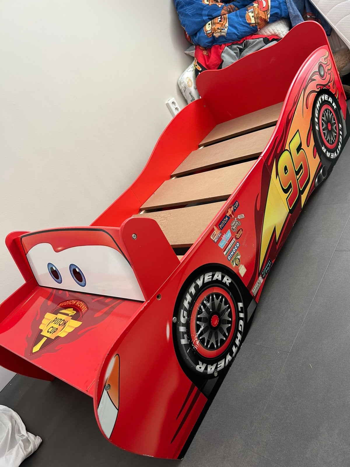 Cars peuterbed, Kinderen en Baby's, Kinderkamer | Bedden, Ophalen, Gebruikt, 140 tot 160 cm, 70 tot 85 cm