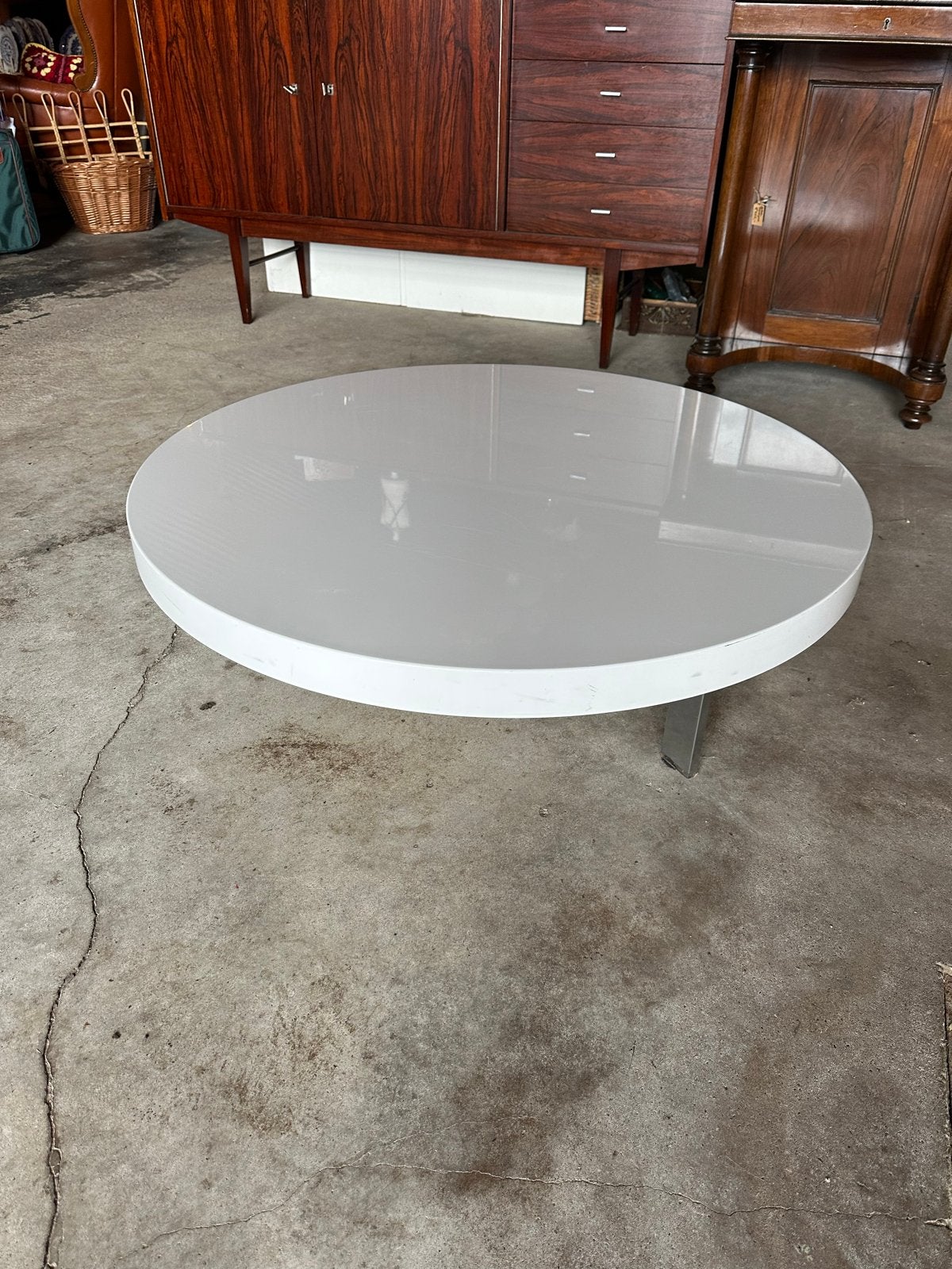 Modern design Witte ronde salontafel met metalen poot, Ophalen, Kunststof, Gebruikt, Rond