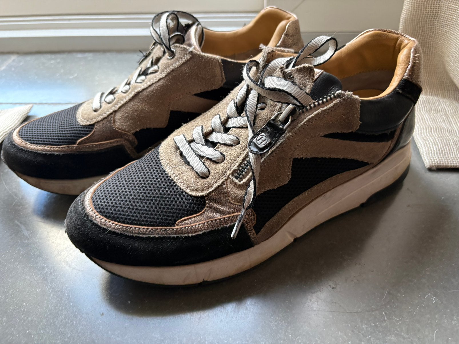 Helioform sneakers maat 6,5 (40), Ophalen of Verzenden, Zo goed als nieuw, Zwart, Sneakers of Gympen