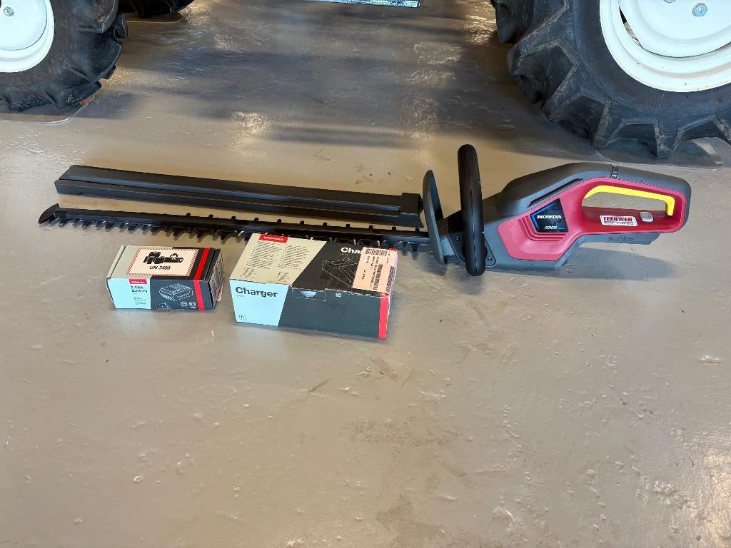 Honda HHH 36 accu heggenschaar met accu en lader, nieuw!, Honda, Mertstraat 5, Verkoop@teeuwentuinmachines.nl, Ophalen of Verzenden
