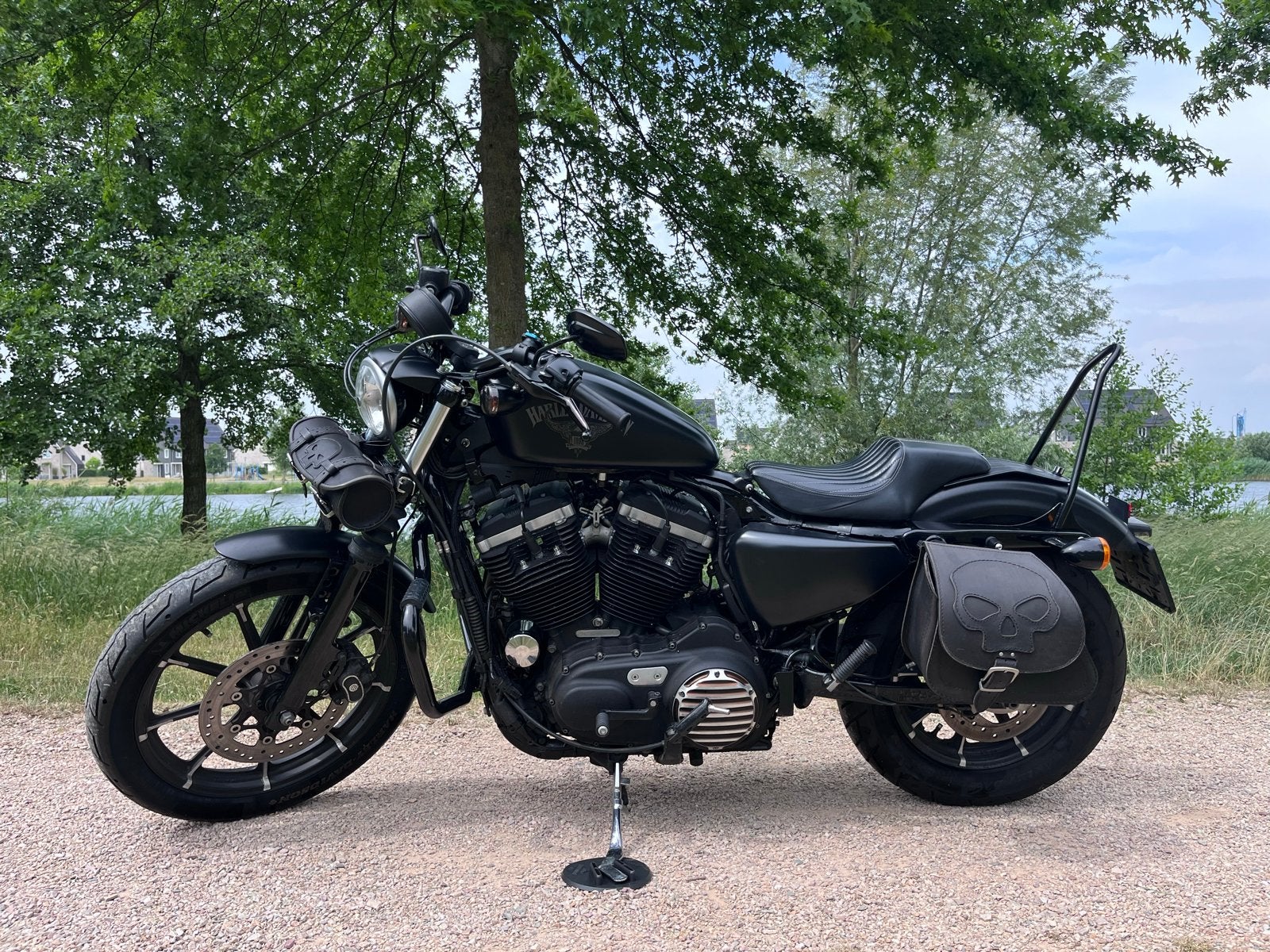 Harley-Davidson Iron 883 Sportster Denim Black 2016 met ABS, Motoren, Motoren | Harley-Davidson, 2 cilinders, Chopper, Gebruikt