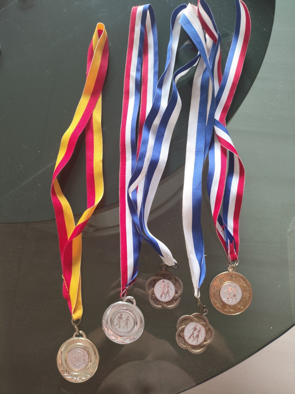 Set van 5 medailles met linten - 4 x wandelen, 1 x 2003, Ophalen of Verzenden, Overige materialen