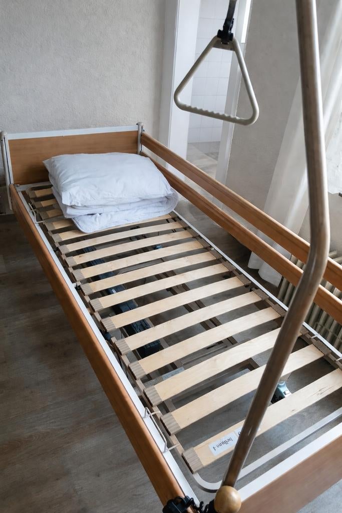 Elektrisch hoog-laag bed, Huis en Inrichting, Slaapkamer | Bedden, Ophalen, Eenpersoons, Hout, 90 cm