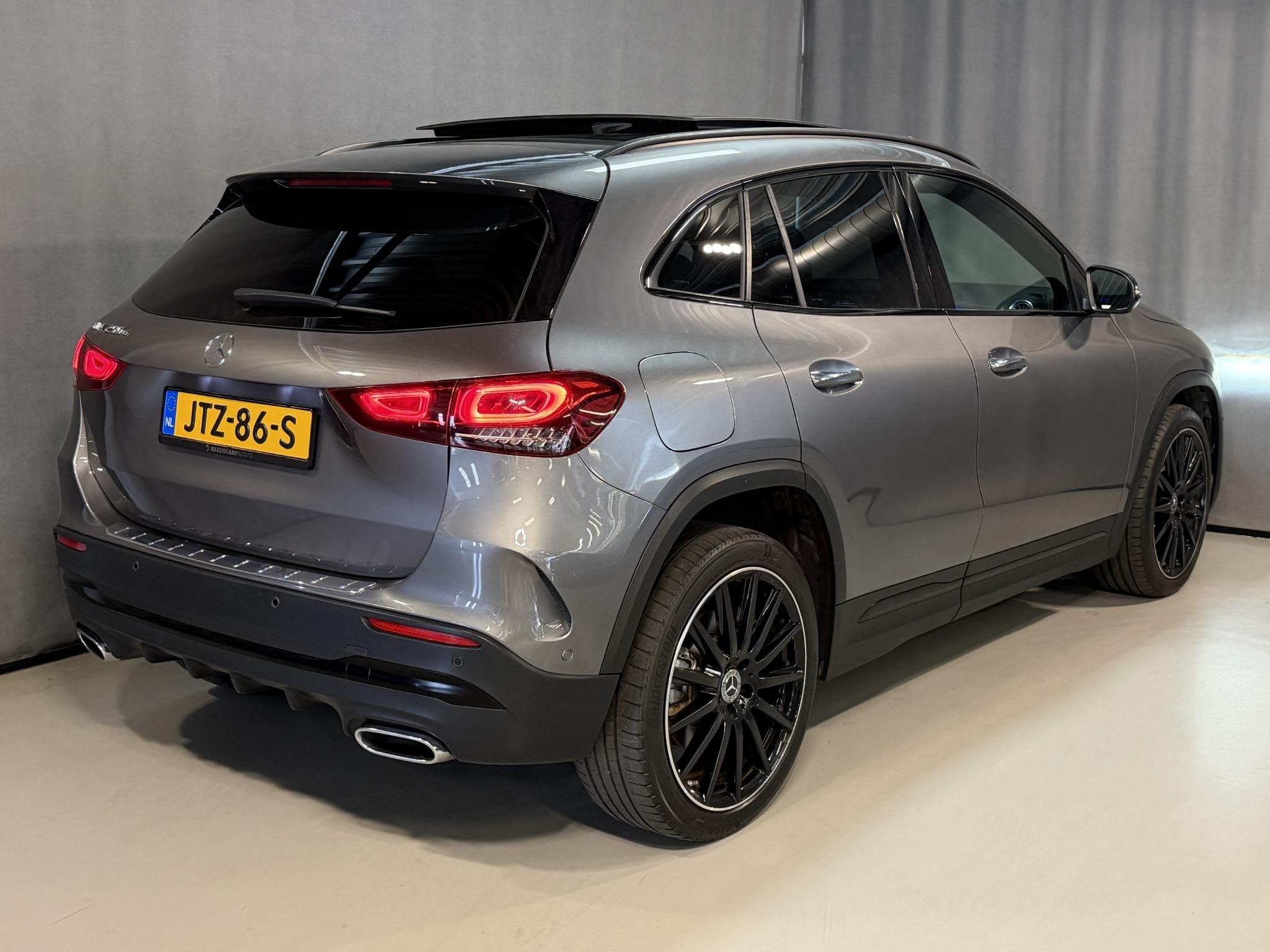 Mercedes-Benz GLA-klasse 250 e AMG Line 20"/Panoramadak/Memo, Dealer onderhouden, 16 kWh, Leder en Stof, Bedrijf