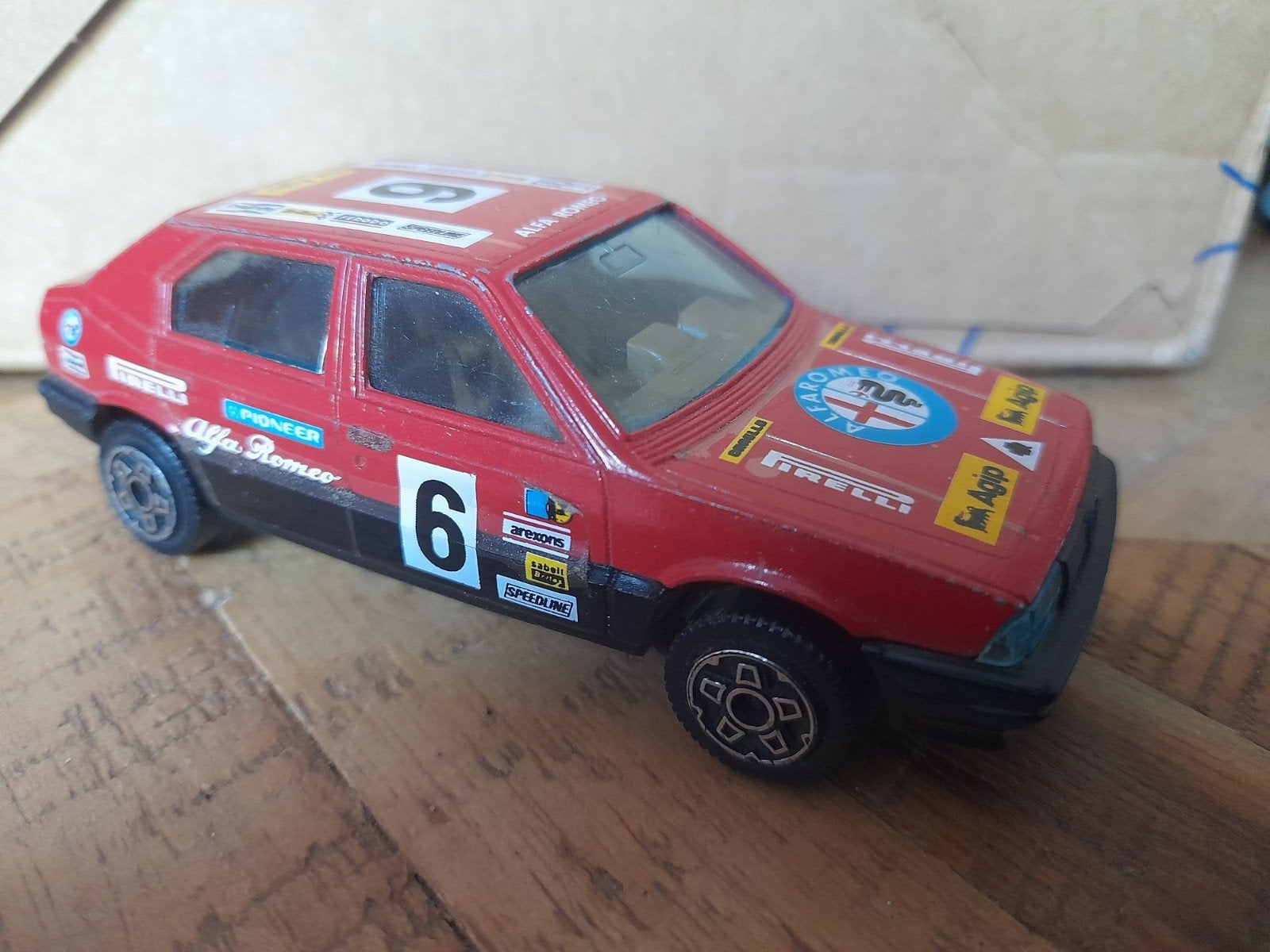 Burago Alfa Romeo 33 ralley, Ophalen of Verzenden, Gebruikt, Auto, Overige merken