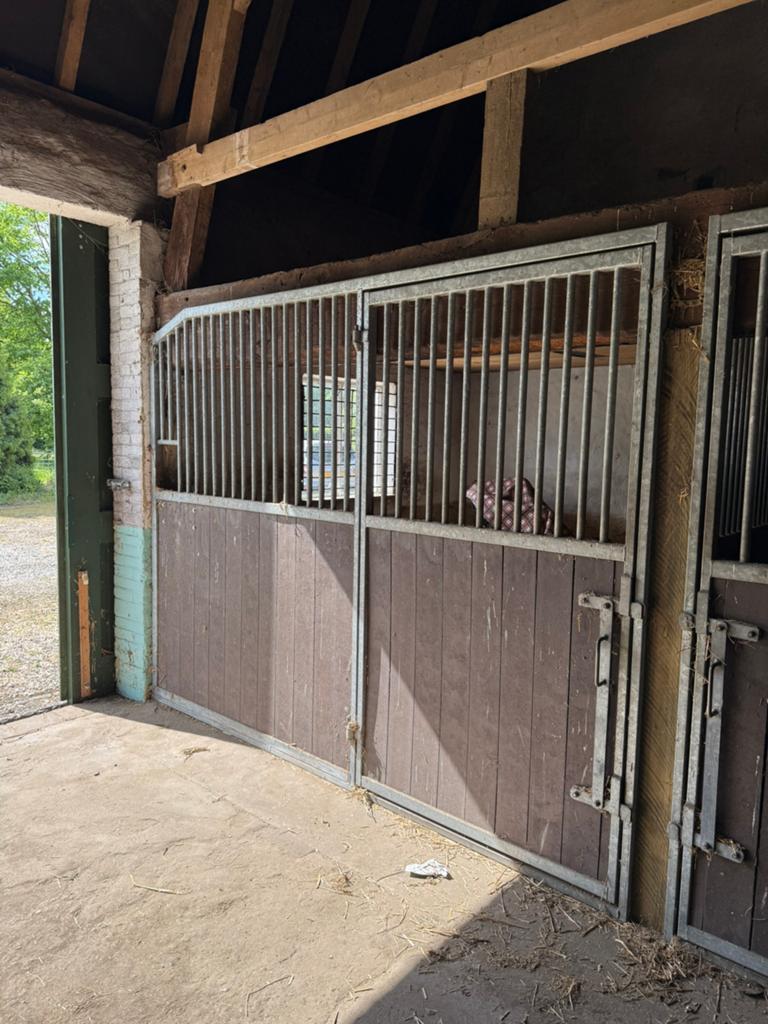 Dubbele paardenstal voorwanden met tussenschot, Dieren en Toebehoren, Stalling en Weidegang