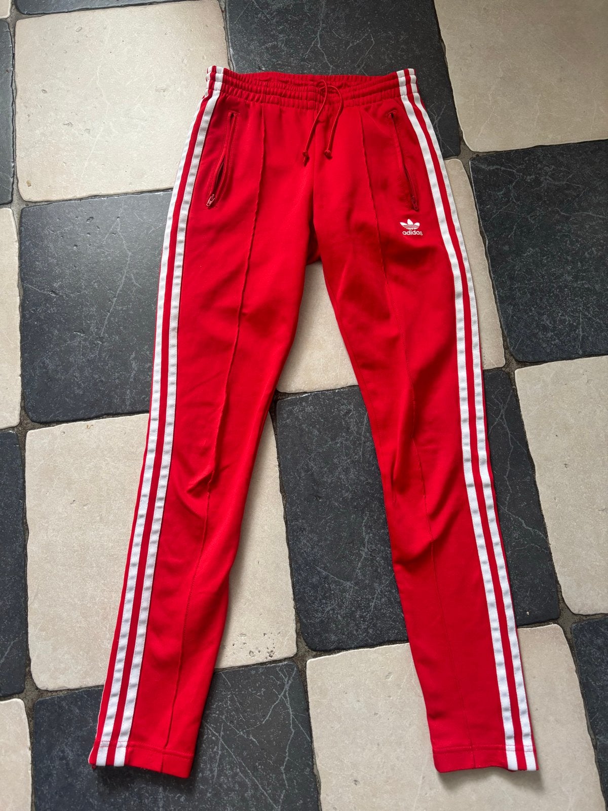 Adidas rode trainingsbroek - maat 34 (XS), Ophalen of Verzenden, Maat 34 (XS) of kleiner, Rood, Fitness of Aerobics