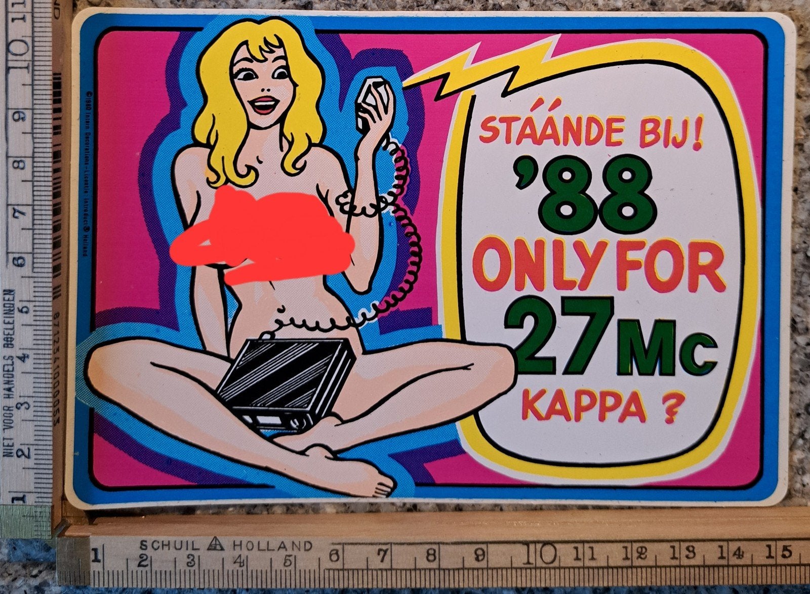 Vintage sticker 27MC bakkie naakte vrouw strip tekening, Ophalen of Verzenden, Zo goed als nieuw, Strip of Tekenfilm