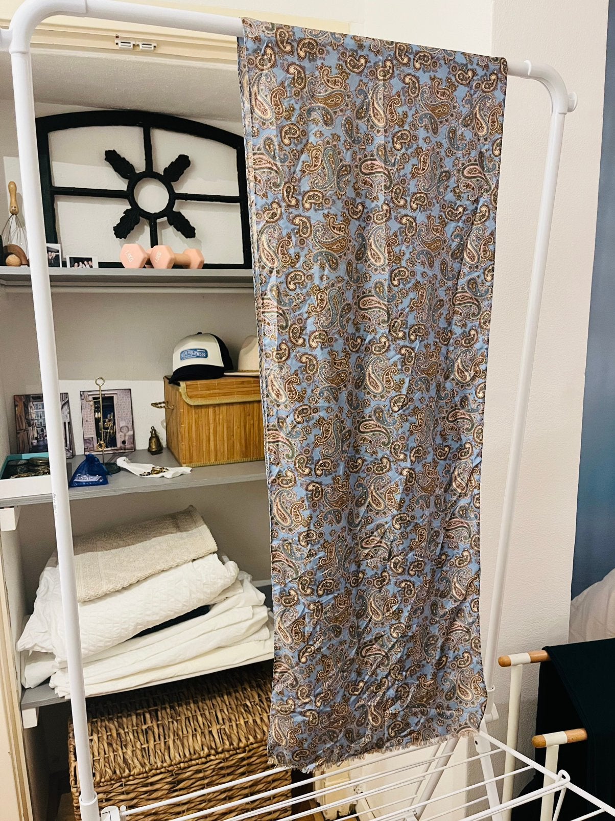 Mooi zijden paisley sjaaltje, Kleding | Dames, Mutsen, Sjaals en Handschoenen, Ophalen of Verzenden, Zo goed als nieuw, Maat 38/40 (M)