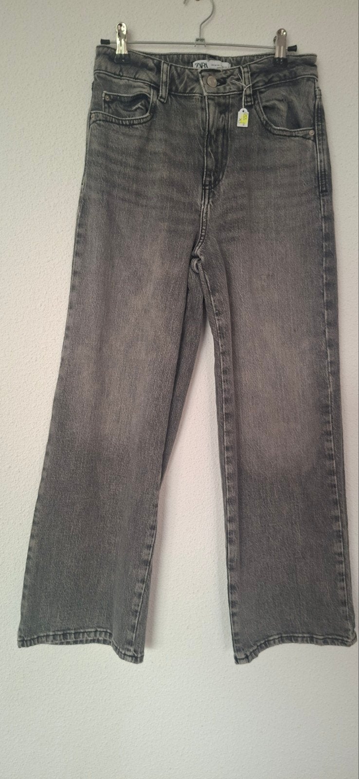 Grijze wide leg jeans Zara maat 34 /XS hoge taille
Hoge tail, Zara, Ophalen of Verzenden, W27 (confectie 34) of kleiner, Grijs