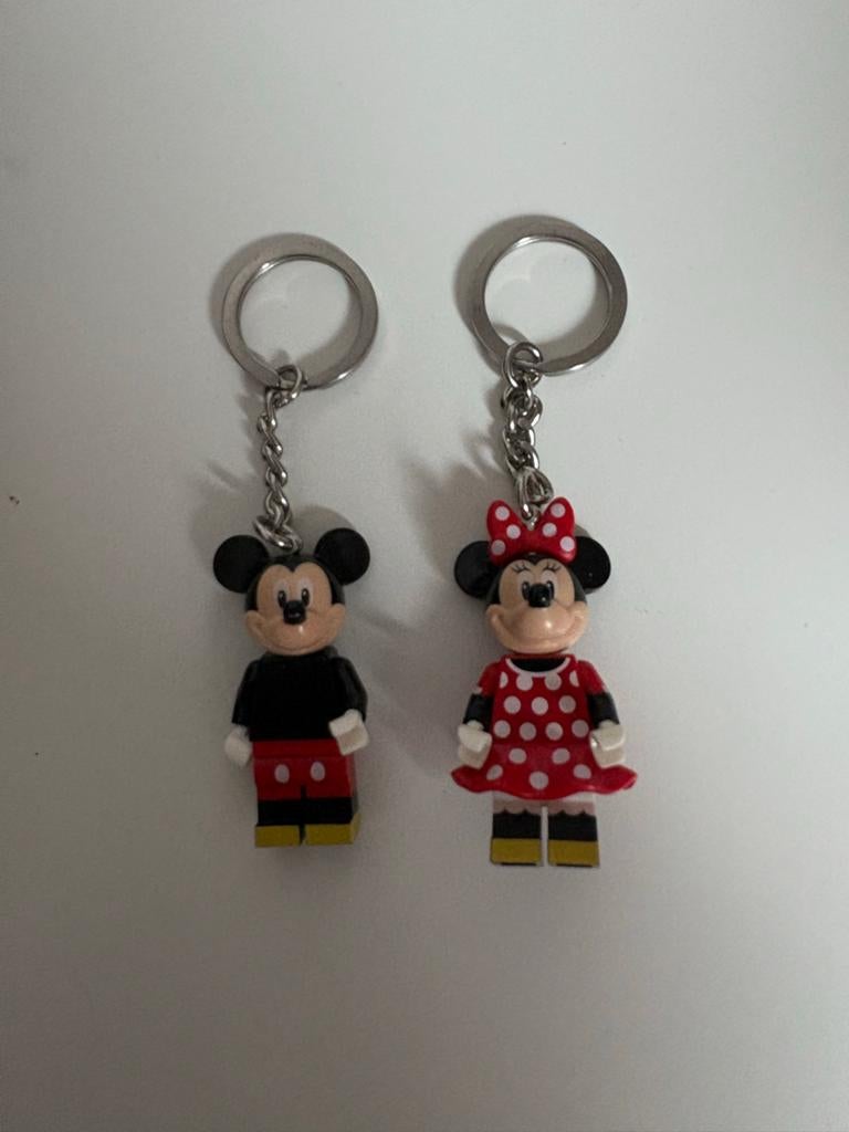 Sleutelhanger mickey en minnie mouse lego, Ophalen of Verzenden, Zo goed als nieuw