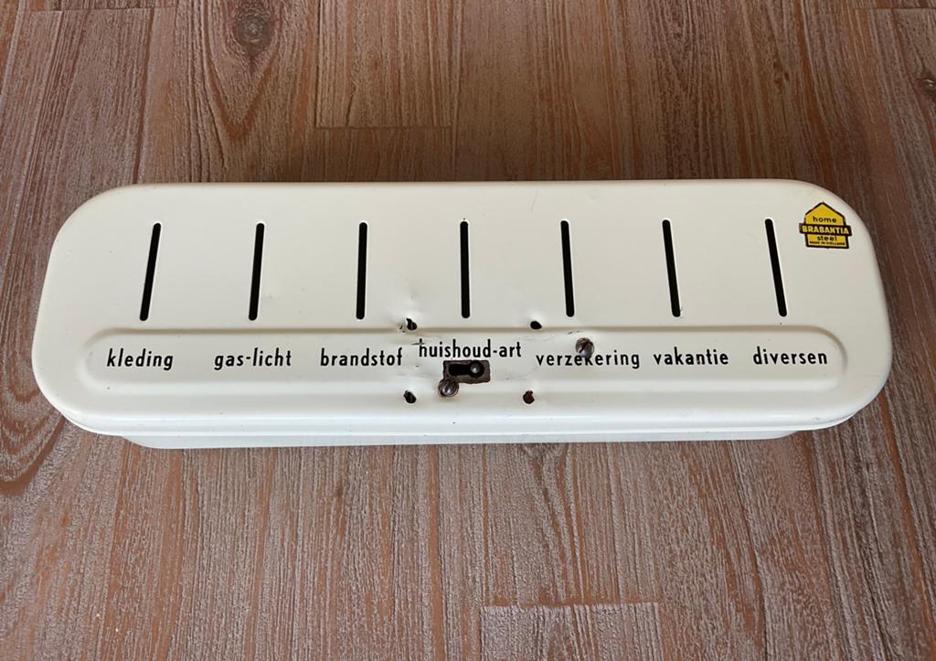 Vintage spaarpot Brabantia- spaarblik zonder sleutel, Ophalen of Verzenden, Gebruikt, Metaal of Blik, Overige thema's
