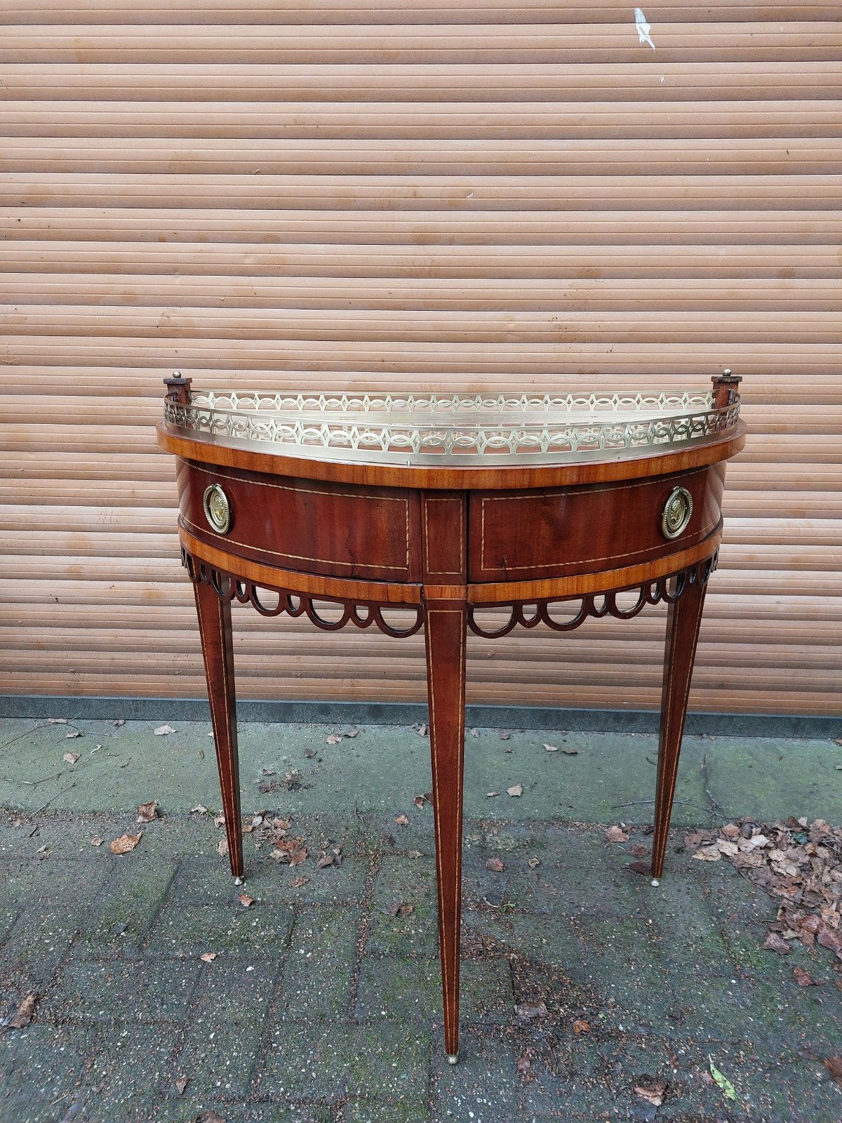 Halvemaan tafel, Ophalen
