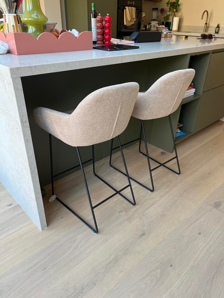 Set van 2 barstoelen beige jesper home - nieuw!, Ophalen, Met voetsteun, 60 tot 90 cm, Zo goed als nieuw