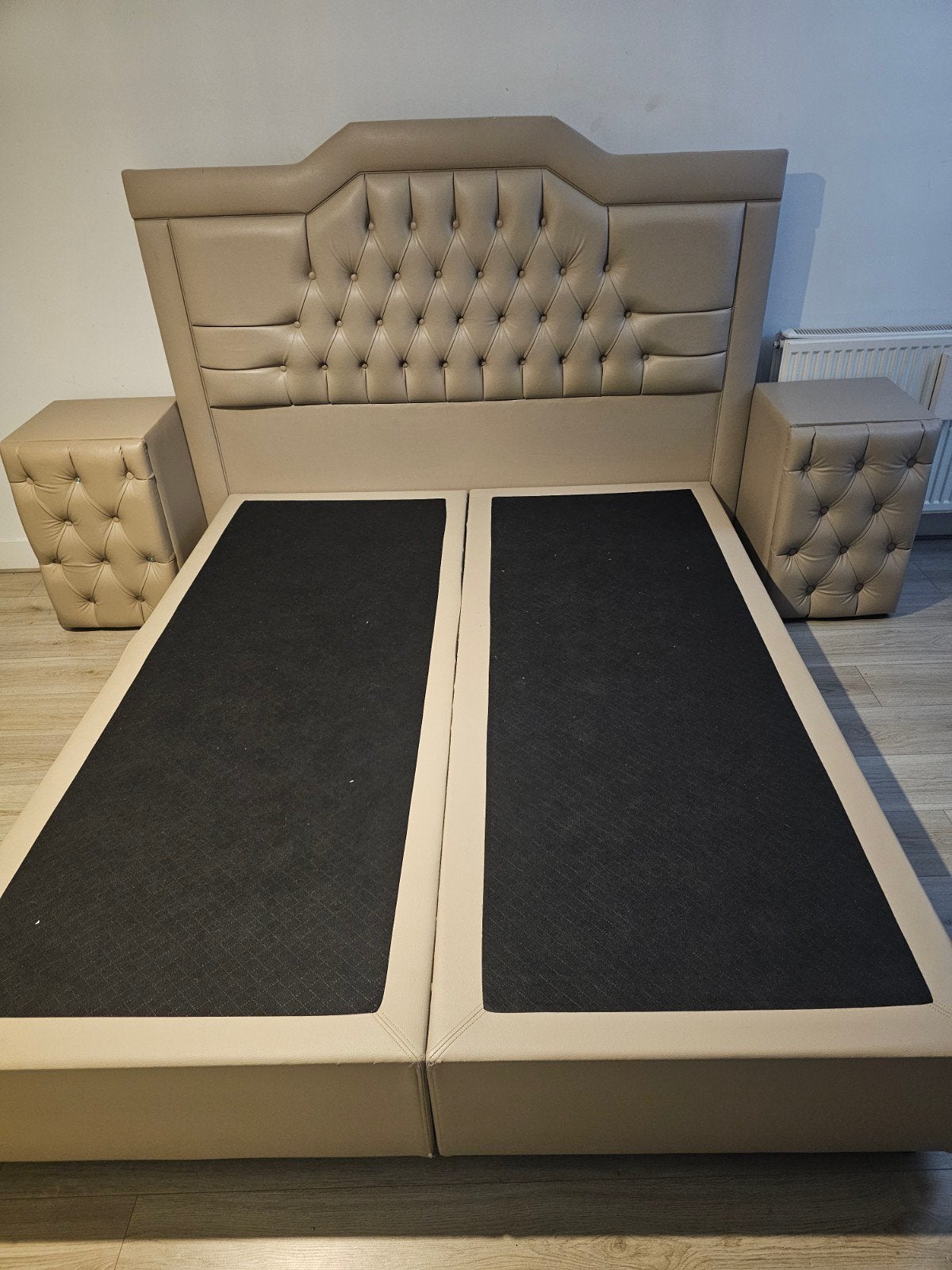 Boxspring in goede staat met nachtkastjes, Ophalen, Zo goed als nieuw, Tweepersoons, 160 cm