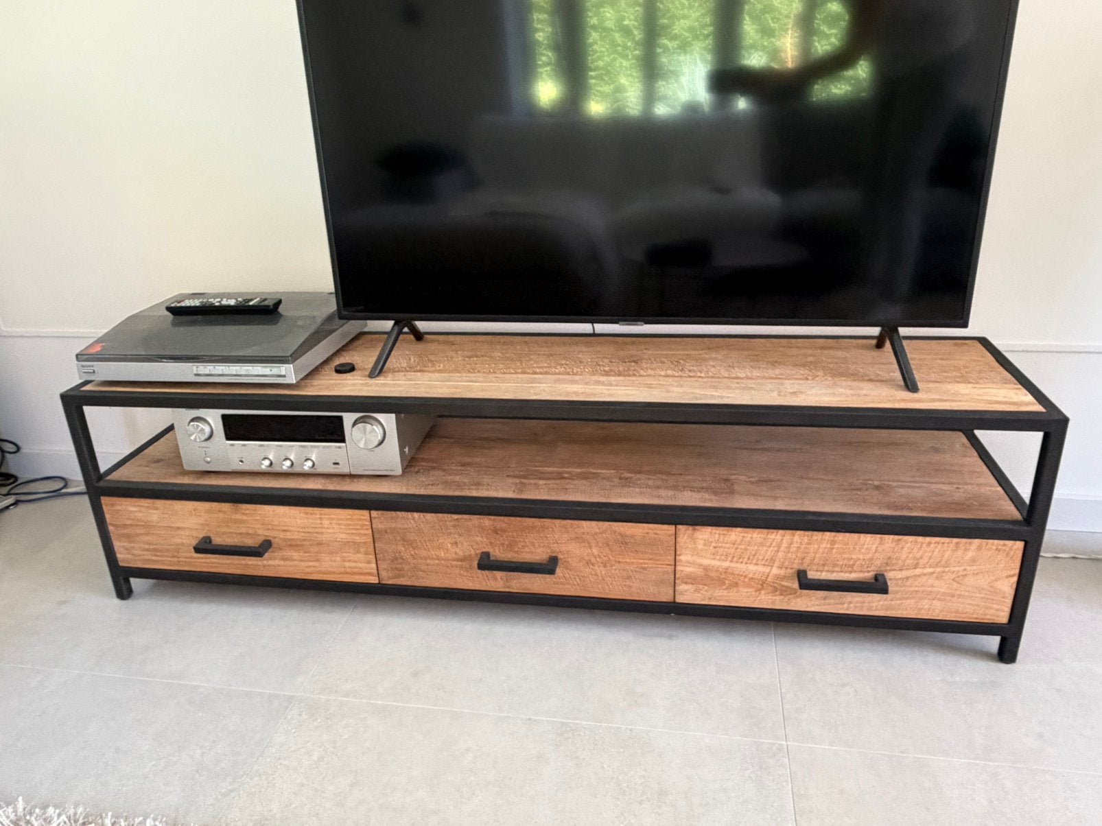Tvmeubel, massief mango hout met staal, Huis en Inrichting, Ophalen, 150 tot 200 cm, Zo goed als nieuw, Minder dan 100 cm