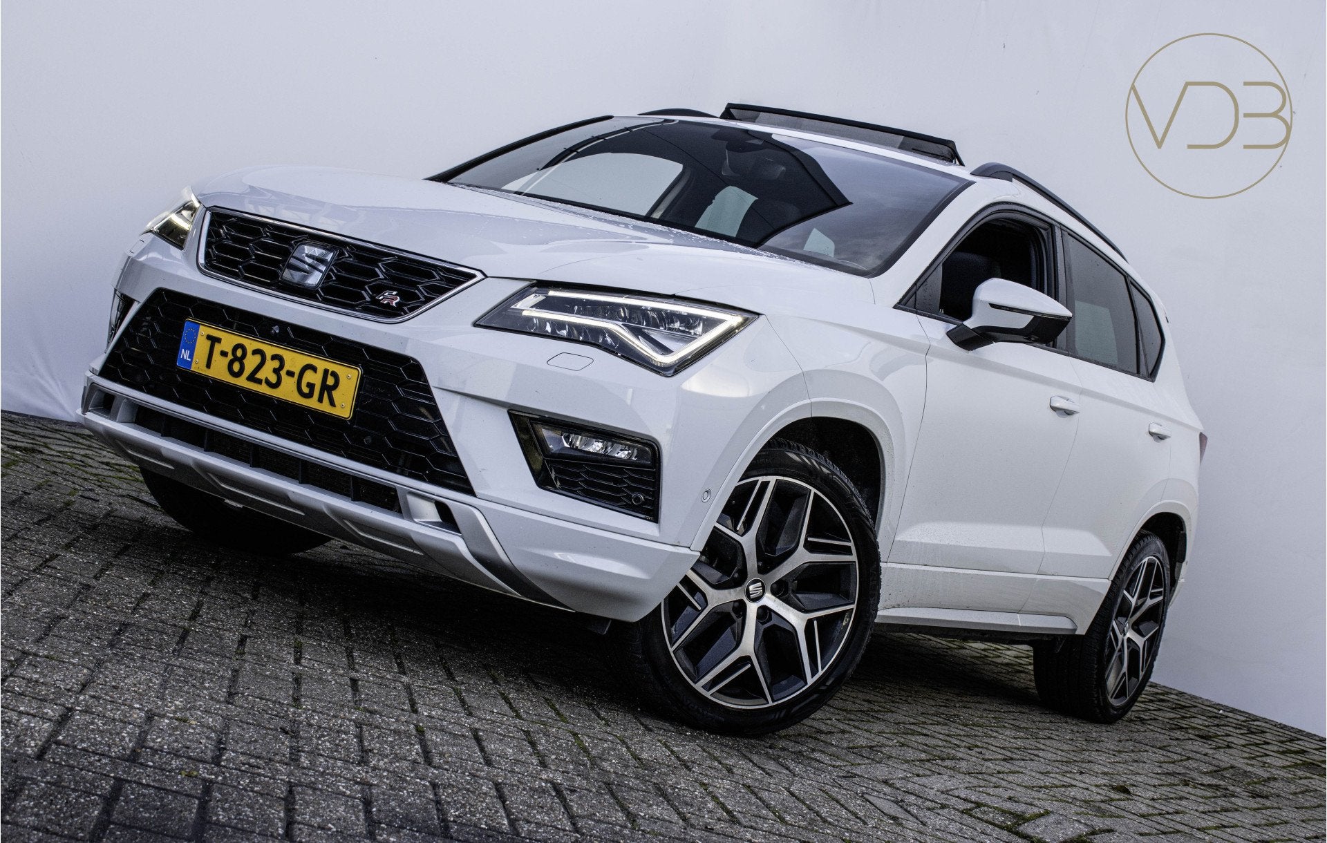SEAT Ateca 2.0 TSI 190pk FR 4DRIVE PANO TREKHAAK AUDIO VIRTU, Auto's, 1441 kg, Gebruikt, 1984 cc, Wit