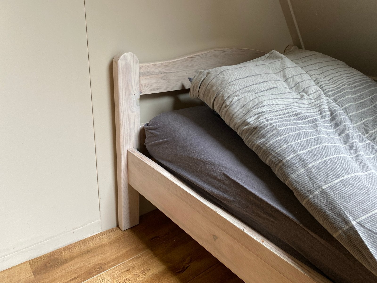 Eenpersoonsbed van hout whitewash, Ophalen, Gebruikt, 90 cm, Eenpersoons