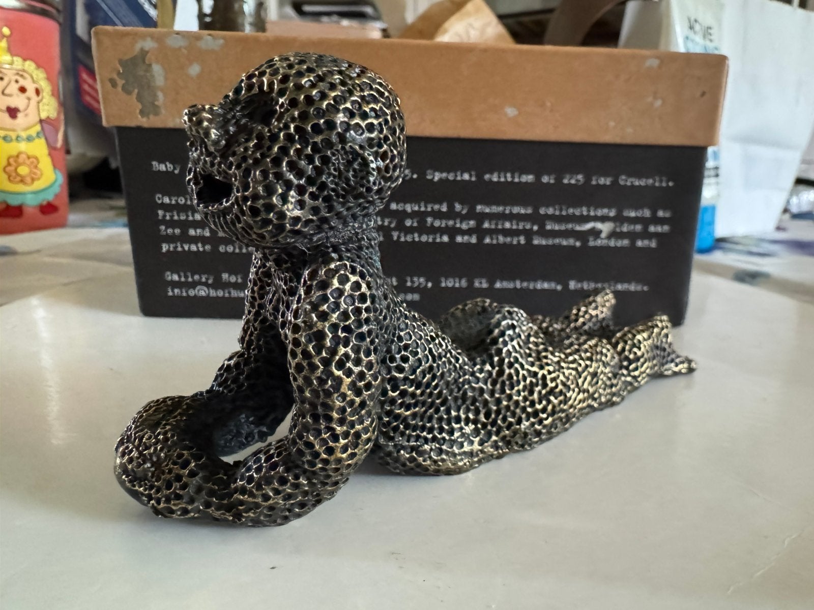 Baby met bal, Overige onderwerpen, Minder dan 20 cm, Ophalen of Verzenden, Brons