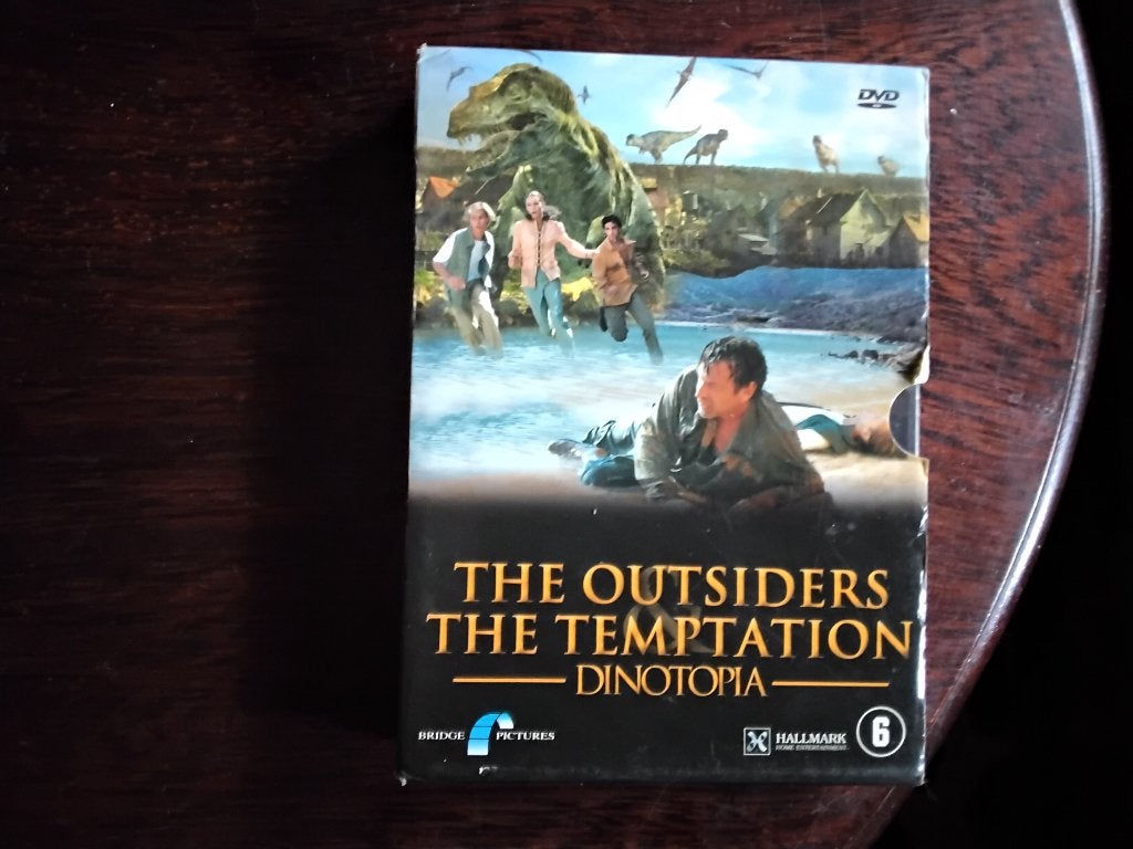 The outsiders en The temptation dinotopia compleet, 2 dvds,, Engels, Nederlands, Ophalen of Verzenden, Zo goed als nieuw