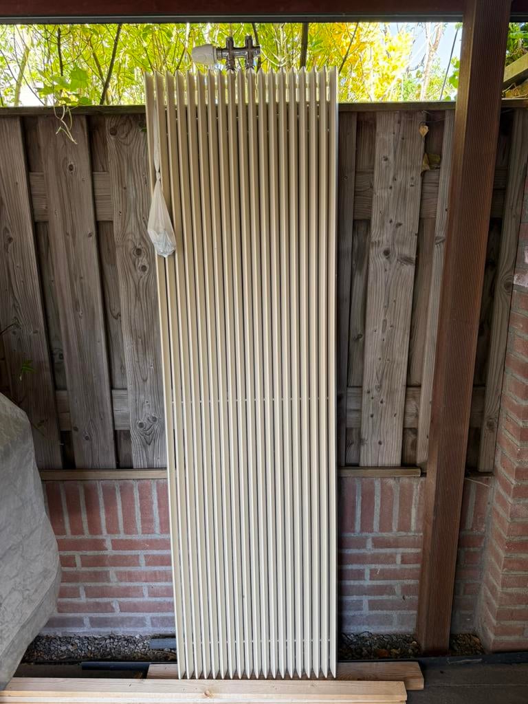 Jaga Iguana Aplano Design Radiator (Incl.Thermostaatkraan), Doe-het-zelf en Verbouw, Verwarming en Radiatoren, Ophalen, Radiator