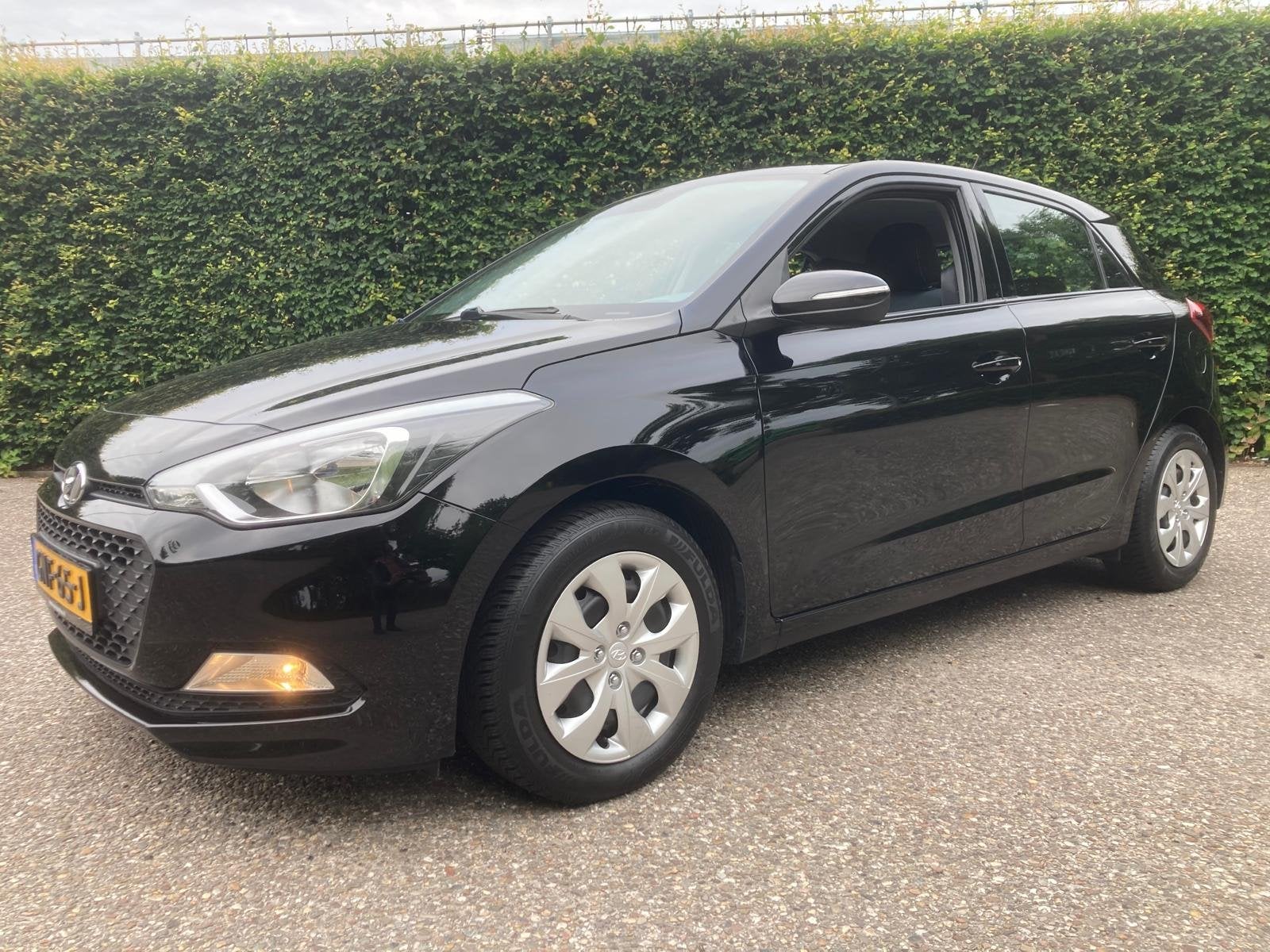 Hyundai i20 1.2 LP i-Drive Cool (bj 2016), Gebruikt, Euro 6, 4 cilinders, Zwart