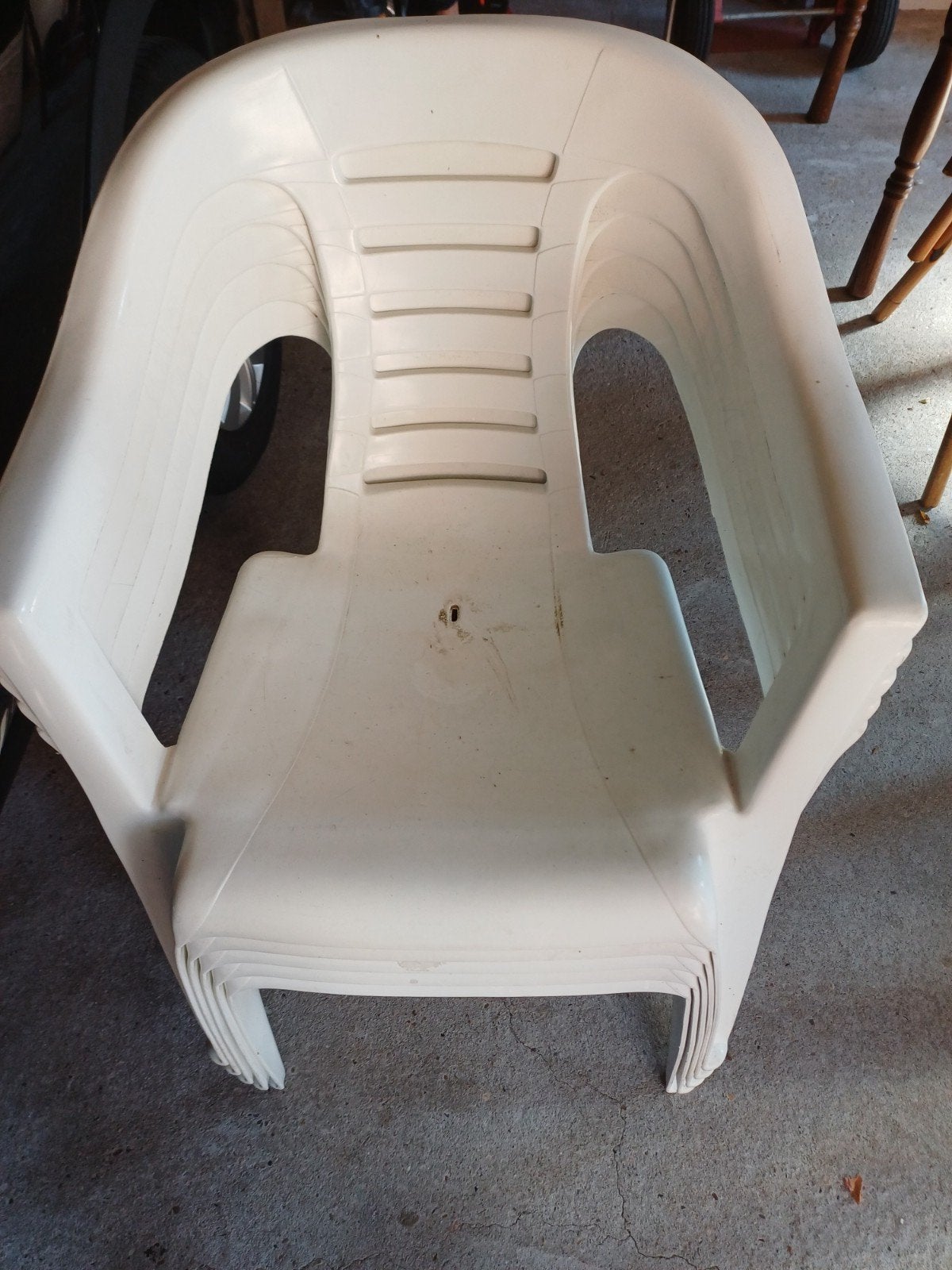 5 witte kunstof stoelen, Ophalen, Gebruikt, Kunststof