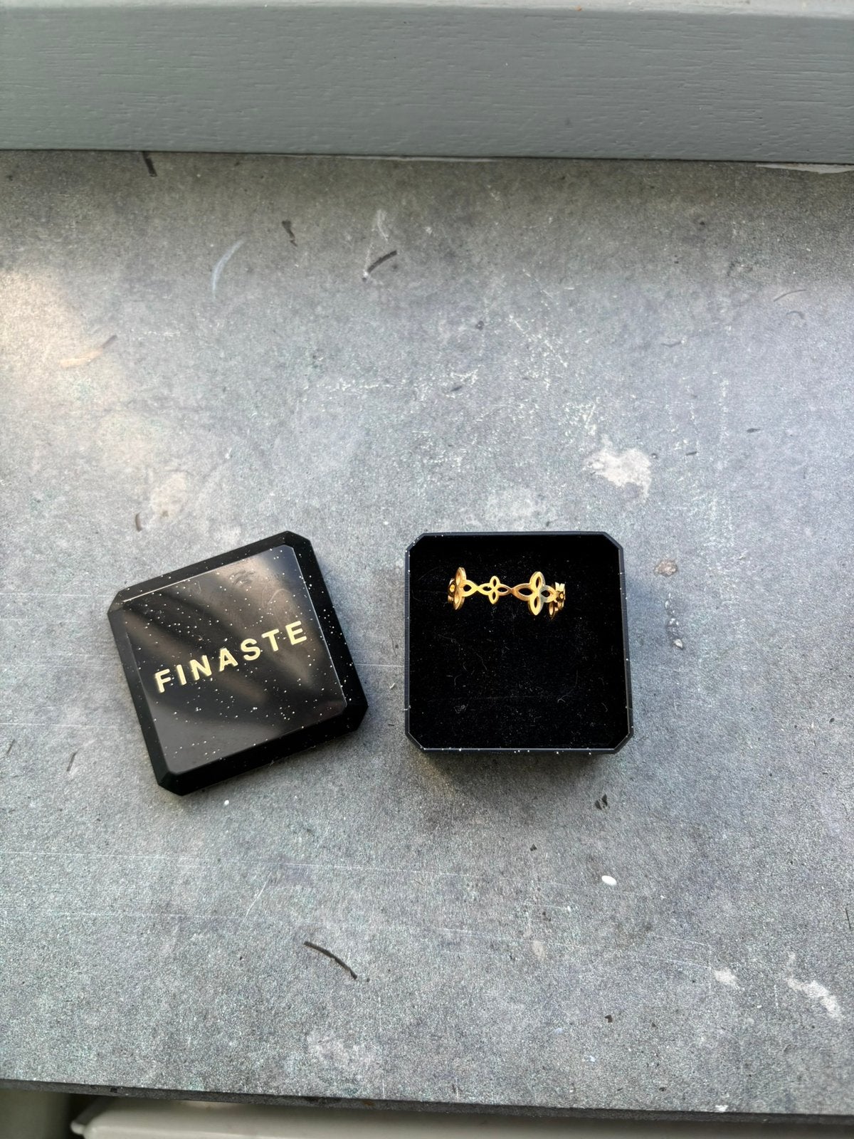 Nieuwe verstelbare ring met klavers Finaste goud, Nieuw, Ophalen of Verzenden, Dame, Goud