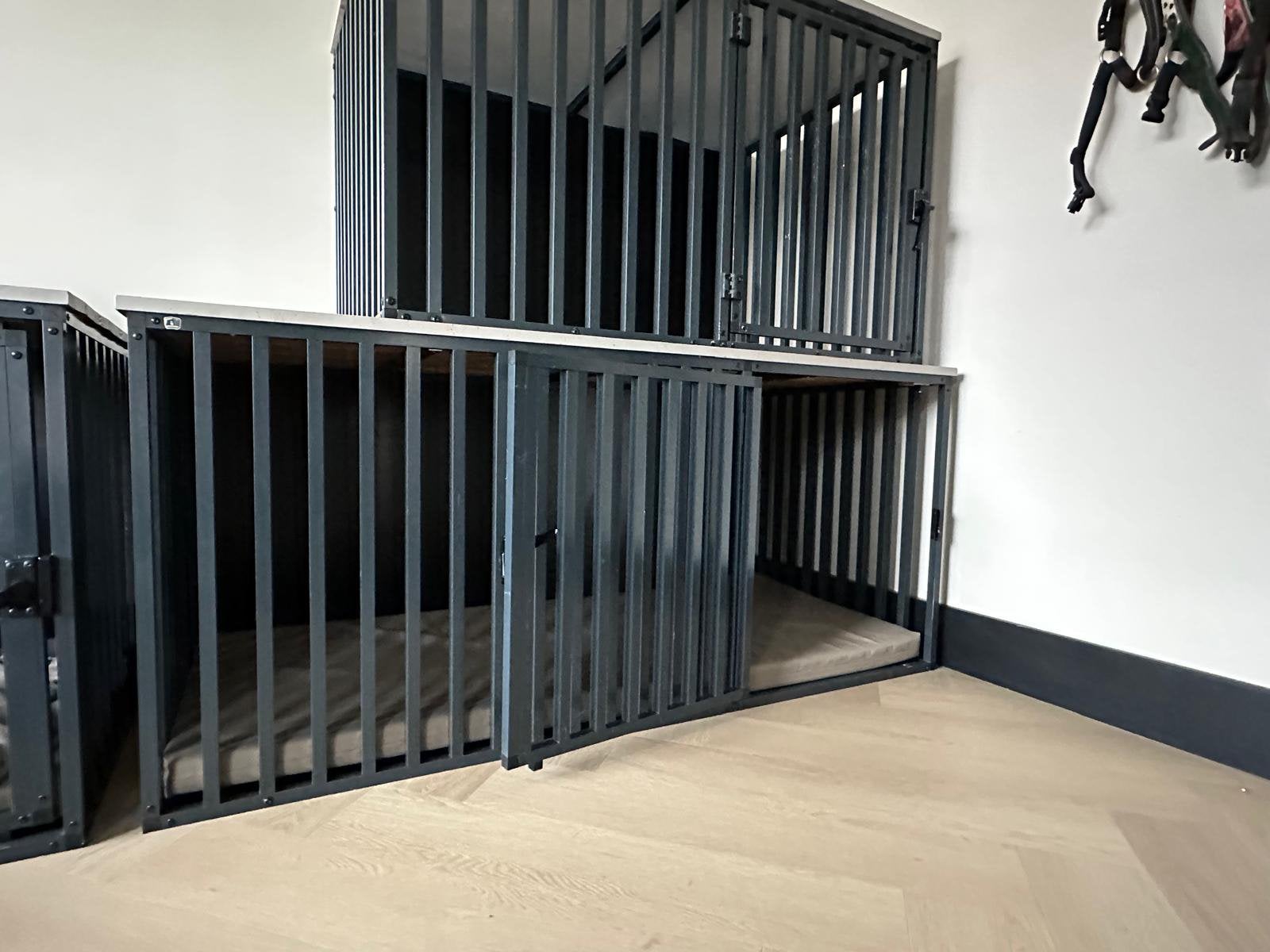 Honden kennels, Dieren en Toebehoren, Hondenhokken, Gebruikt, Hondenkennel, 65 tot 100 cm, 110 cm of meer, Ophalen