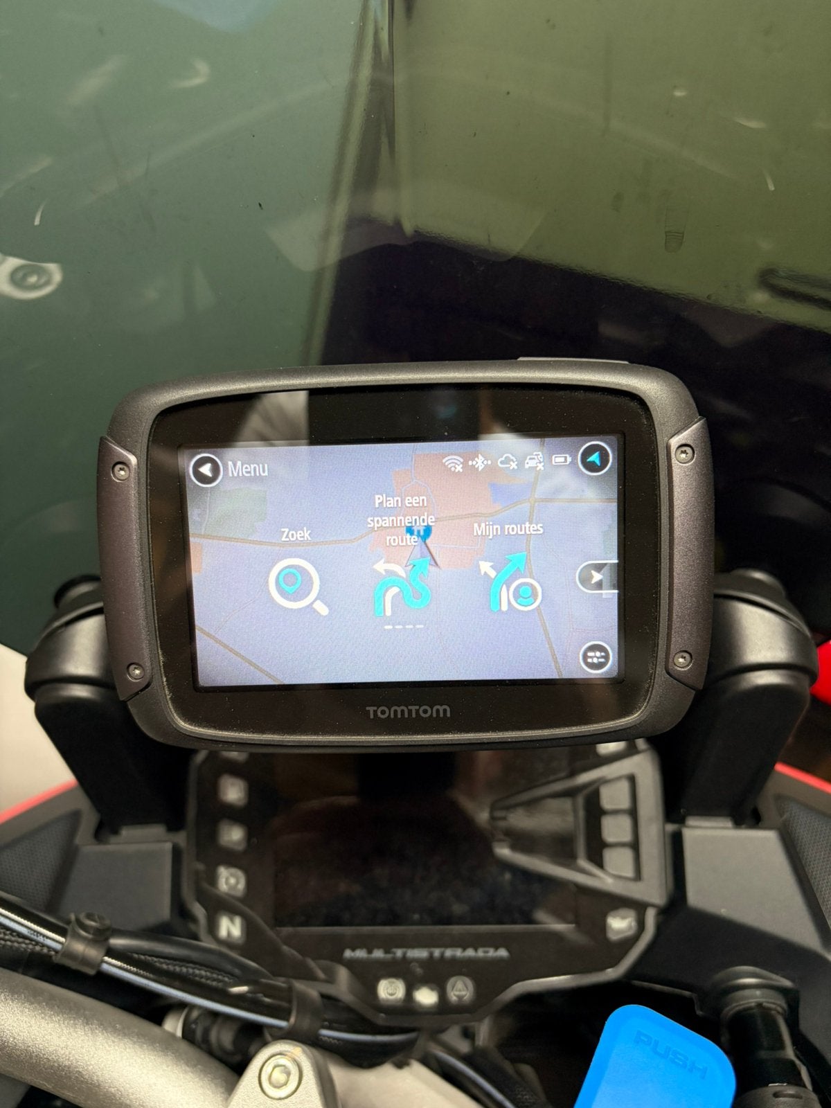 TomTom Rider navigatiesysteem inclusief docking station, Ophalen of Verzenden, Zo goed als nieuw