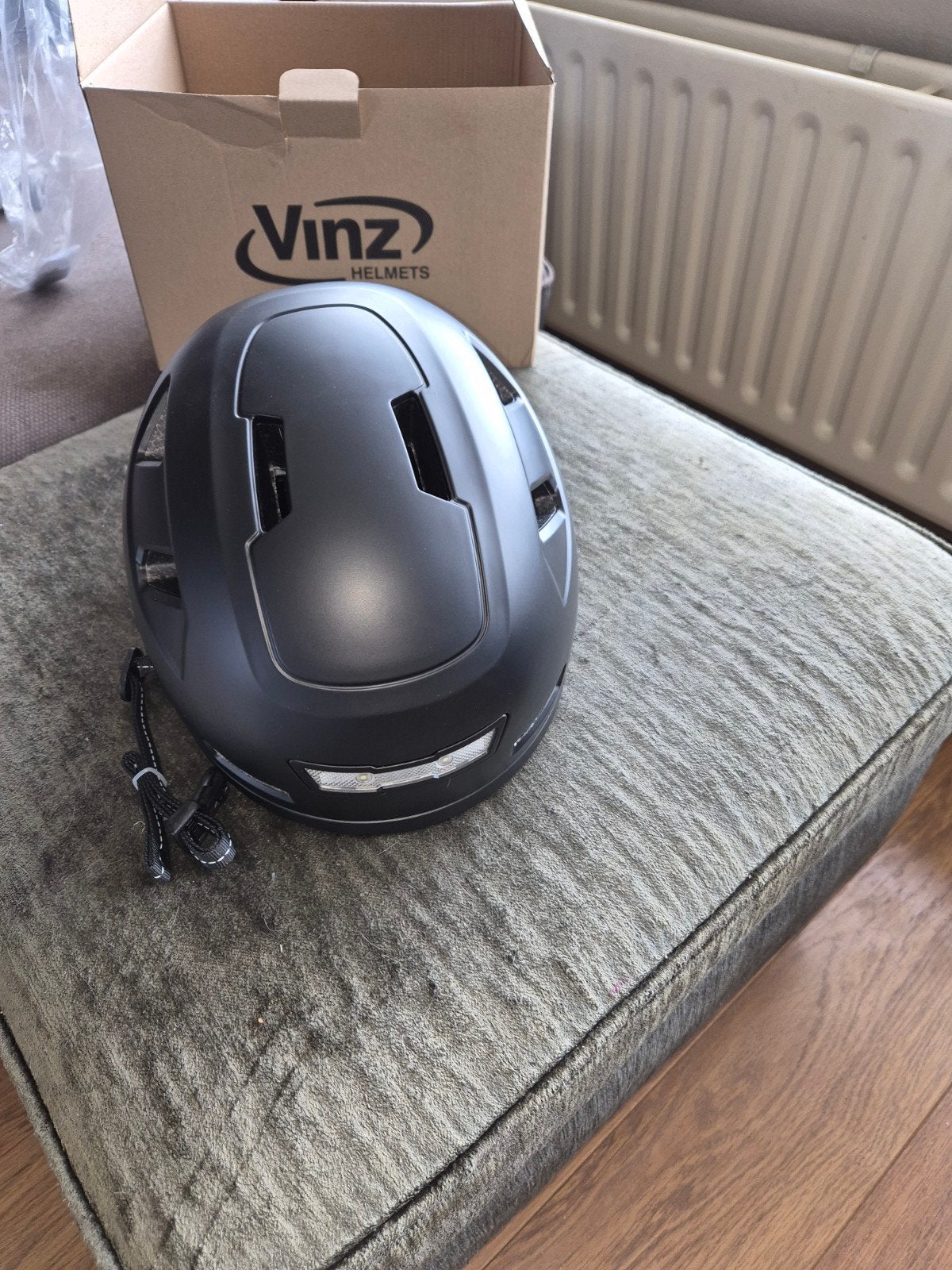 Nieuwe scooter-/fietshelm tot 45 km/u, maat M, Ophalen, M, Zo goed als nieuw, Vinz