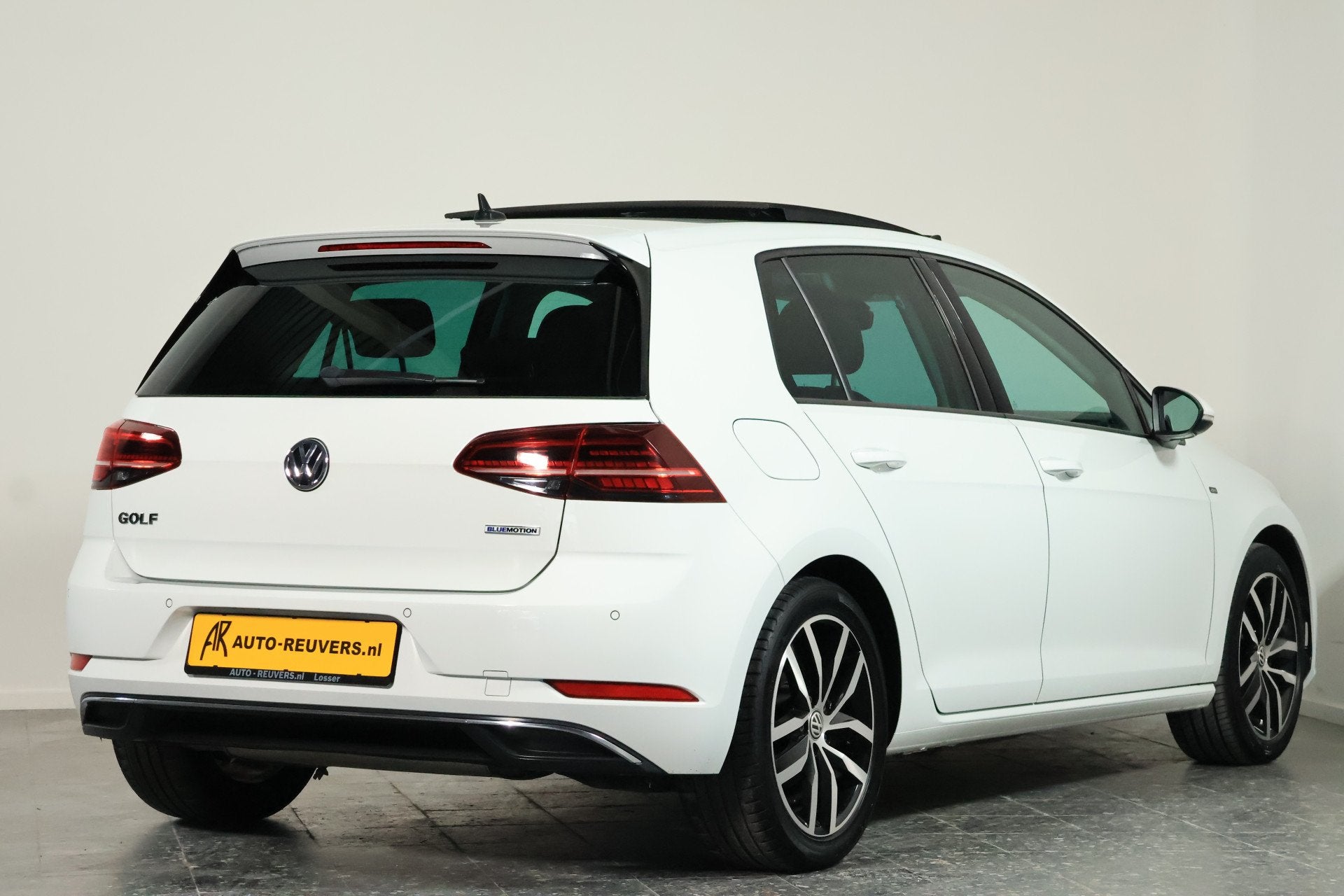 Volkswagen Golf 1.5 TSI Highline JOIN Panorama / Opendak / D, 12 maanden, Stof, 4 cilinders, Wit