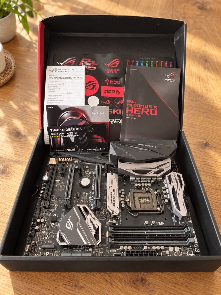 ASUS ROG Maximus X Hero Wi-Fi AC – Z370 moederbord met doos, LGA 1151, DDR4, Ophalen of Verzenden, Zo goed als nieuw
