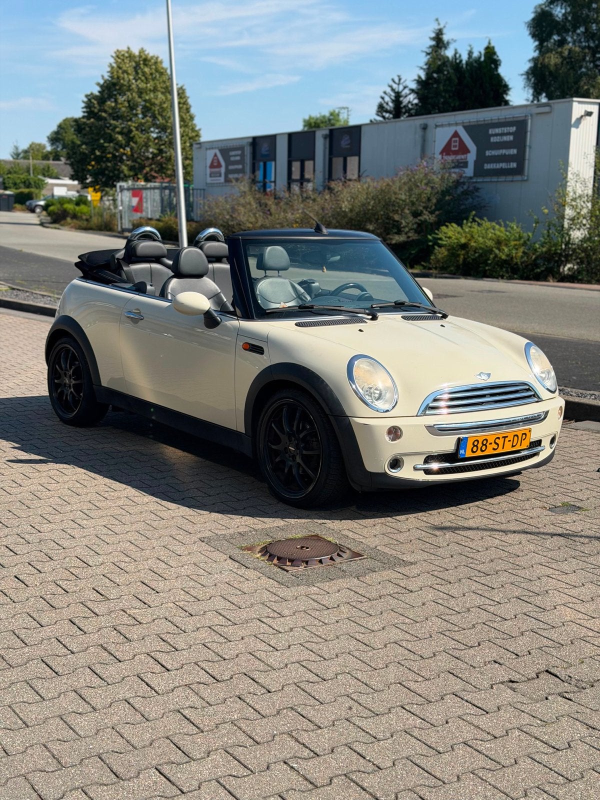Mini 1.6 16V Cooper Cabrio 2006 Wit, Auto's, Mini, Voorwielaandrijving, 4 cilinders, Cabriolet, 4 stoelen