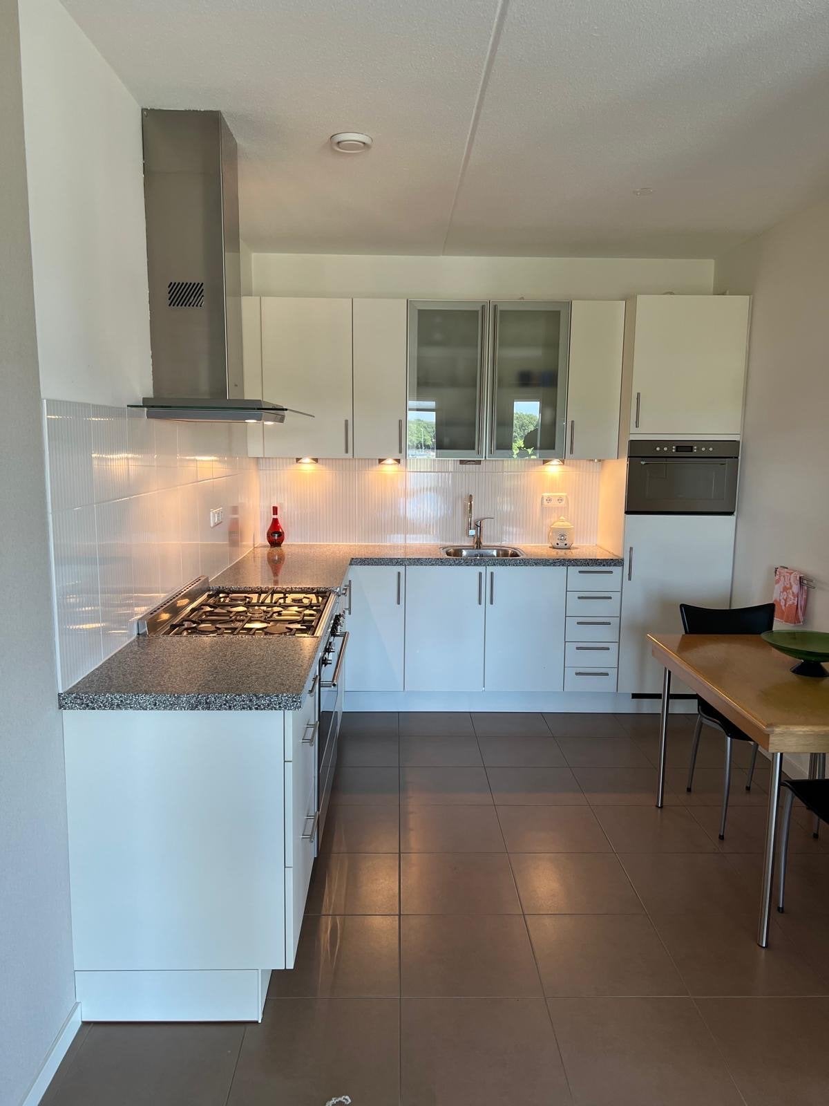 Complete keuken met inbouwapparatuur, Gebruikt, Magnetron, 60 cm of meer, Inbouw