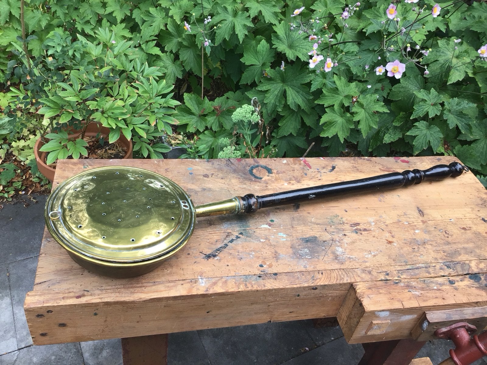 Antieke koperen beddenpan met houten steel, lengte 106 cm, Ophalen of Verzenden