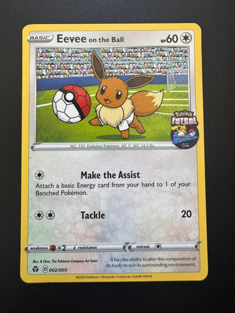 Eevee on the Ball (FUT20 002) Futsal Promo // Mint, Hobby en Vrije tijd, Verzamelkaartspellen | Pokémon, Ophalen of Verzenden