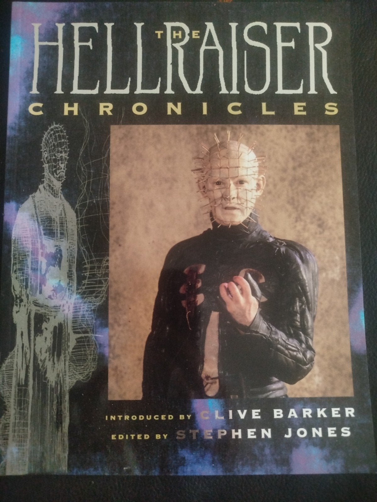 THE HELLRAISER CHRONICLES ART BOOK SOFT COVER, Boeken, Ophalen of Verzenden, Zo goed als nieuw, Clive Barker