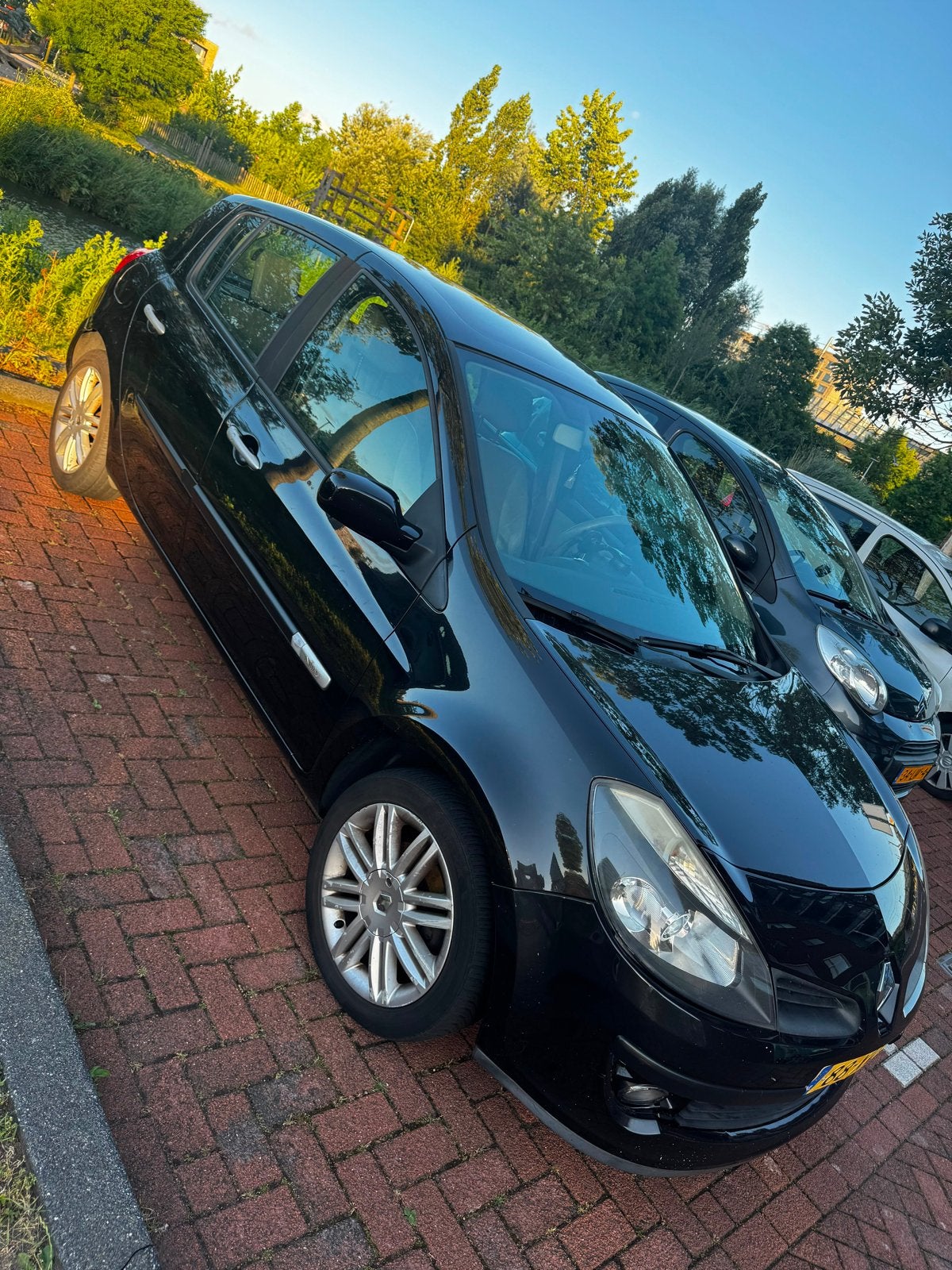 Renault Clio 1.6 16V 5-DRS AUTOMAAT 2007 Zwart VRIENDENPRIJS, Auto's, Renault, 535 kg, 4 cilinders, 1165 kg, Zwart