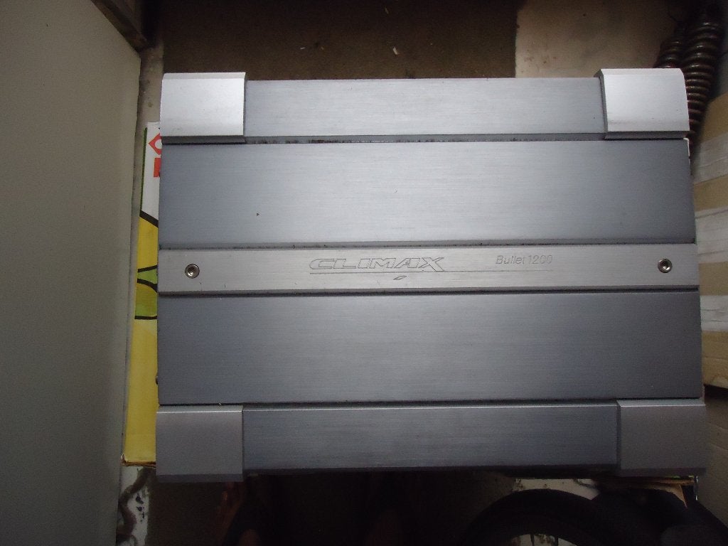 TE KOOP CLIMAX BULLET 1200 -4 KANAAL VERSRERKER 4X300 WATT, Auto diversen, Autospeakers, Ophalen, Zo goed als nieuw
