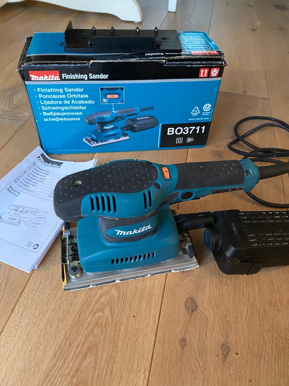 Makita vlakschuurmachine 230v, Ophalen of Verzenden, Gebruikt, Minder dan 600 watt, Vlakschuurmachine