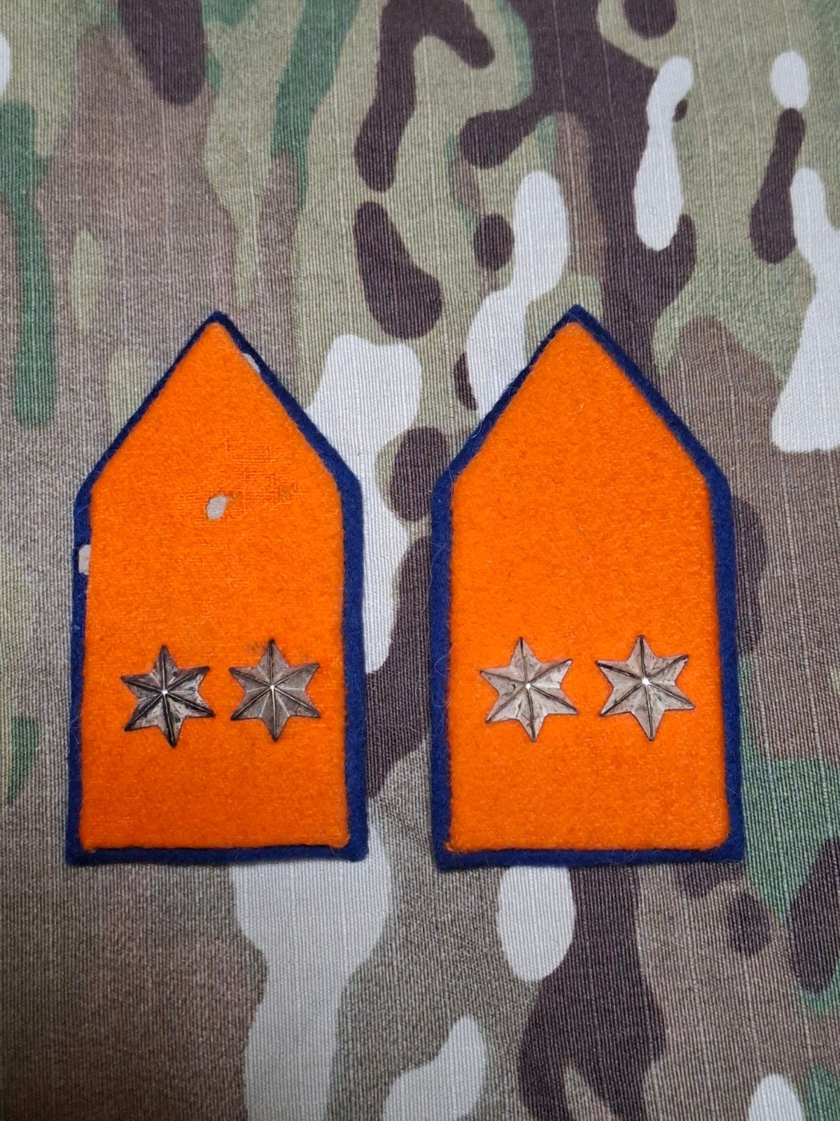 Set kraagemblemen Eerste luitenant Gardergt. Prinses Irene, Ophalen of Verzenden, Landmacht, Nederland, Embleem of Badge