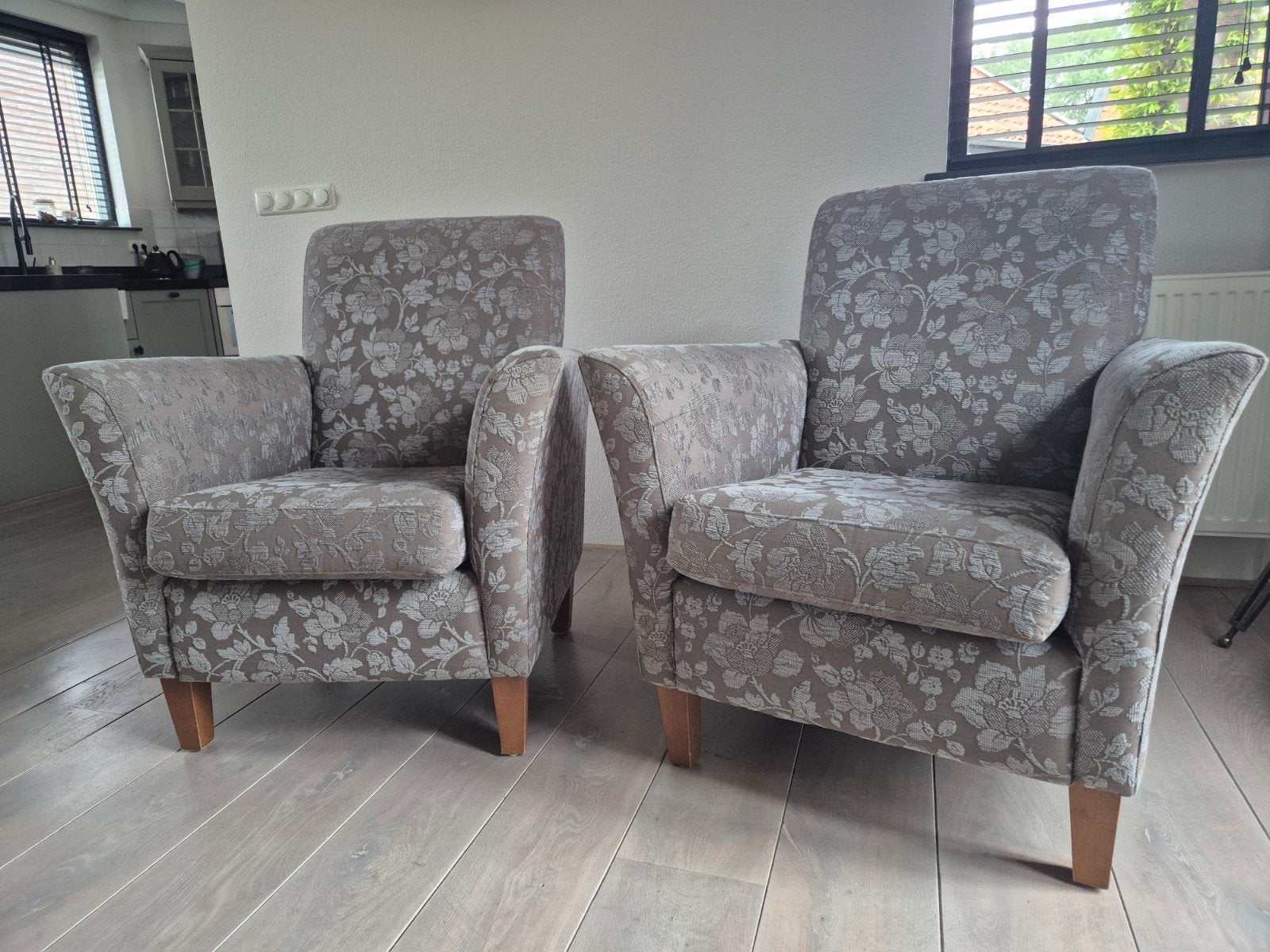 2 Grote Stevige Fauteuils Grijs/Leverkleur Bloemmotief, Ophalen, Gebruikt, Hout, Klassiek, Bloemmotief