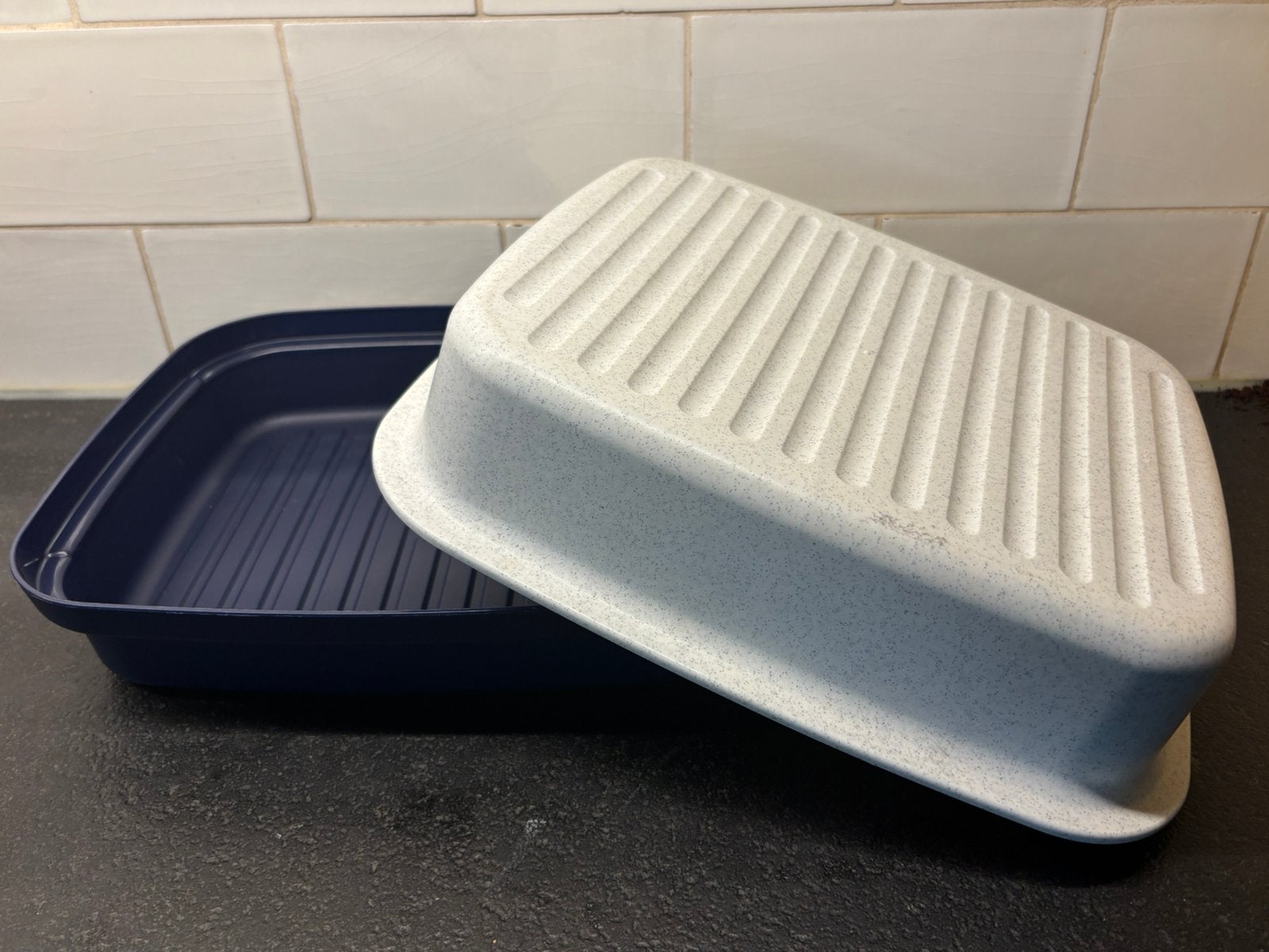 Tupperware kornuit kaasdoos kaastrommel blauw, Huis en Inrichting, Ophalen of Verzenden, Gebruikt, Blauw, Bak of Kom