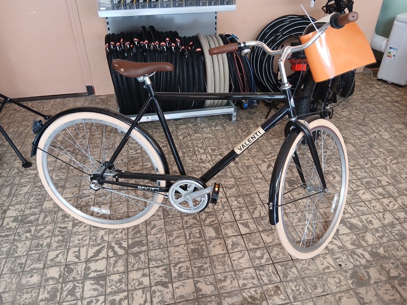 Valenti Spirit Stadsfiets Zwart - Zo goed als nieuw, Fietsen en Brommers, Fietsen | Dames | Damesfietsen, Overige merken, Velgrem
