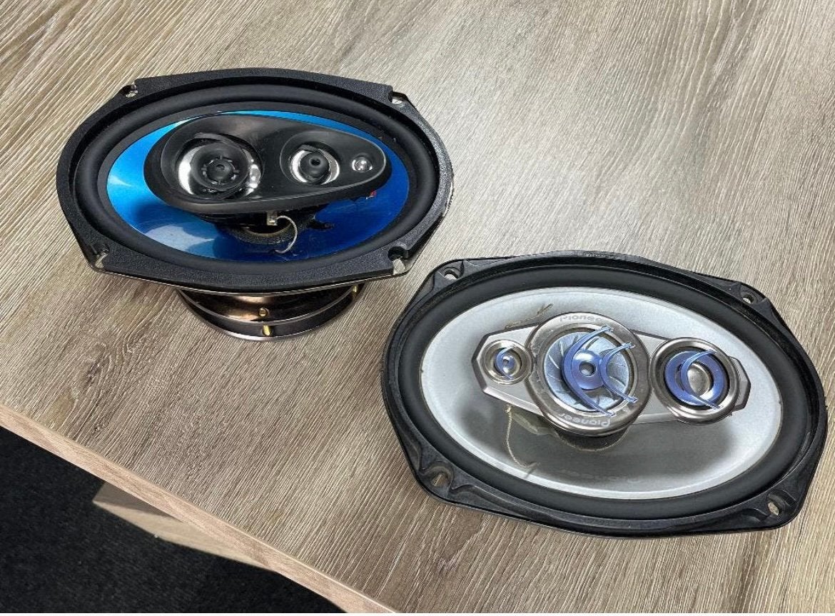 2 verschillende ovaal 3 weg speakers, A, O, Ophalen of Verzenden, Zo goed als nieuw