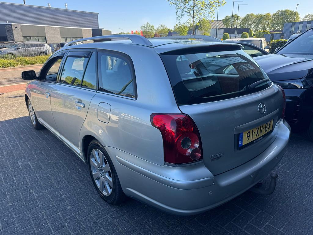 Toyota Avensis Wagon 1.8 VVTi Luna CARPLAY CLIMA TREKHAAK NE, Auto's, Voorwielaandrijving, 1794 cc, 4 cilinders, Handgeschakeld